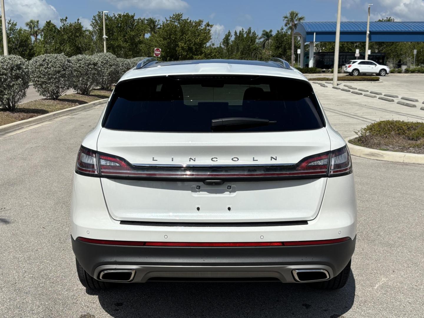 2021 WHITE /TAN Lincoln Nautilus Reserve AWD (2LMPJ8K97MB) with an 2.0L L4 DOHC 16V engine, 6A transmission, located at 11170 Summerlin Square Dr., Fort Myers Beach, FL, 33931, (239) 999-7777, 26.493546, -81.941628 - Photo#5