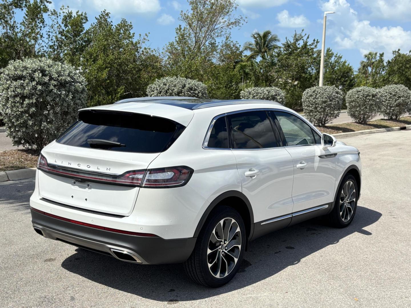 2021 WHITE /TAN Lincoln Nautilus Reserve AWD (2LMPJ8K97MB) with an 2.0L L4 DOHC 16V engine, 6A transmission, located at 11170 Summerlin Square Dr., Fort Myers Beach, FL, 33931, (239) 999-7777, 26.493546, -81.941628 - Photo#6