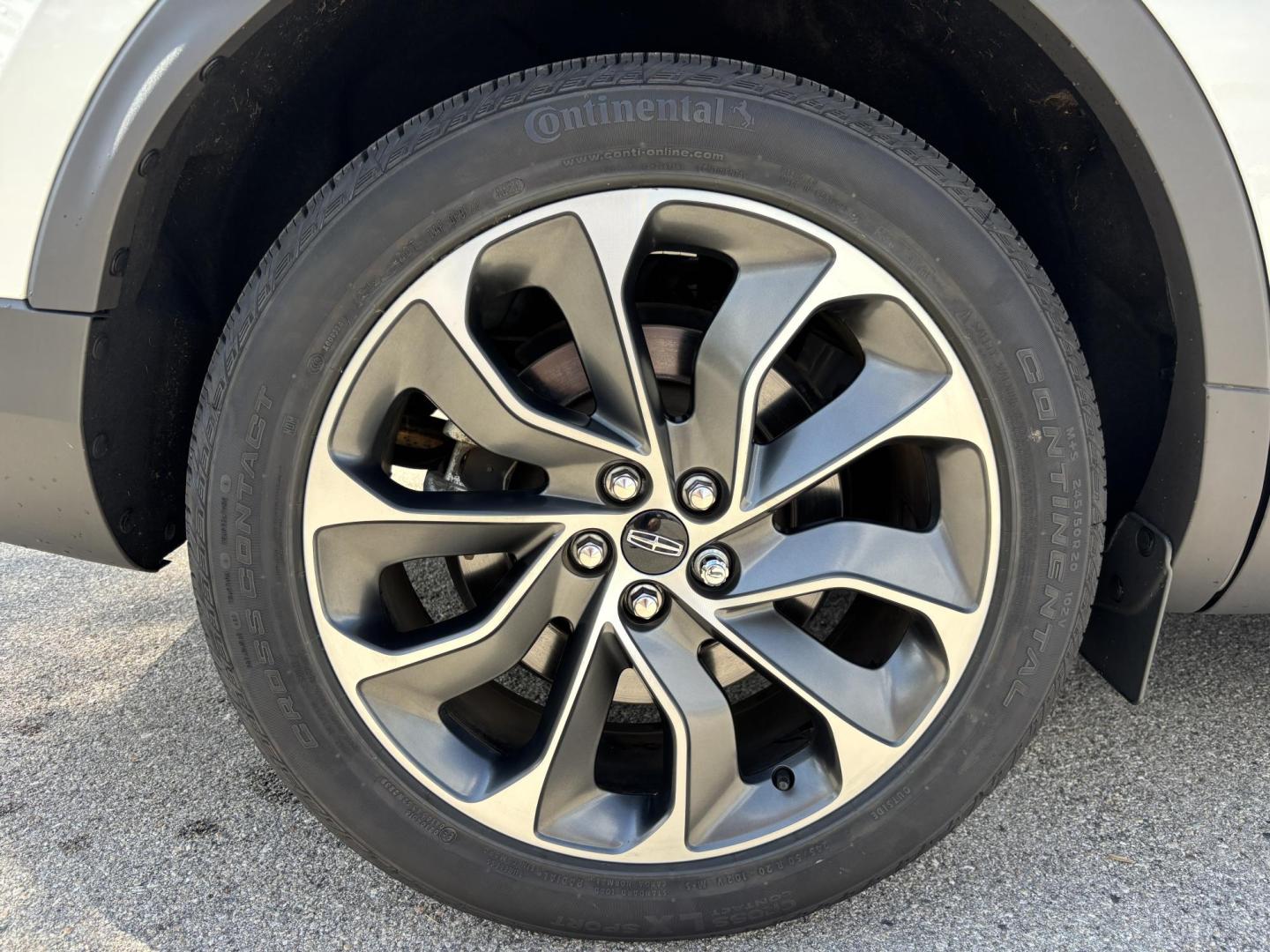 2021 WHITE /TAN Lincoln Nautilus Reserve AWD (2LMPJ8K97MB) with an 2.0L L4 DOHC 16V engine, 6A transmission, located at 11170 Summerlin Square Dr., Fort Myers Beach, FL, 33931, (239) 999-7777, 26.493546, -81.941628 - Photo#49