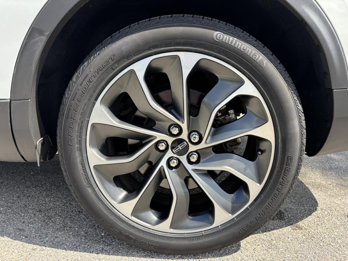 2021 WHITE /TAN Lincoln Nautilus Reserve AWD (2LMPJ8K97MB) with an 2.0L L4 DOHC 16V engine, 6A transmission, located at 11170 Summerlin Square Dr., Fort Myers Beach, FL, 33931, (239) 999-7777, 26.493546, -81.941628 - Photo#52