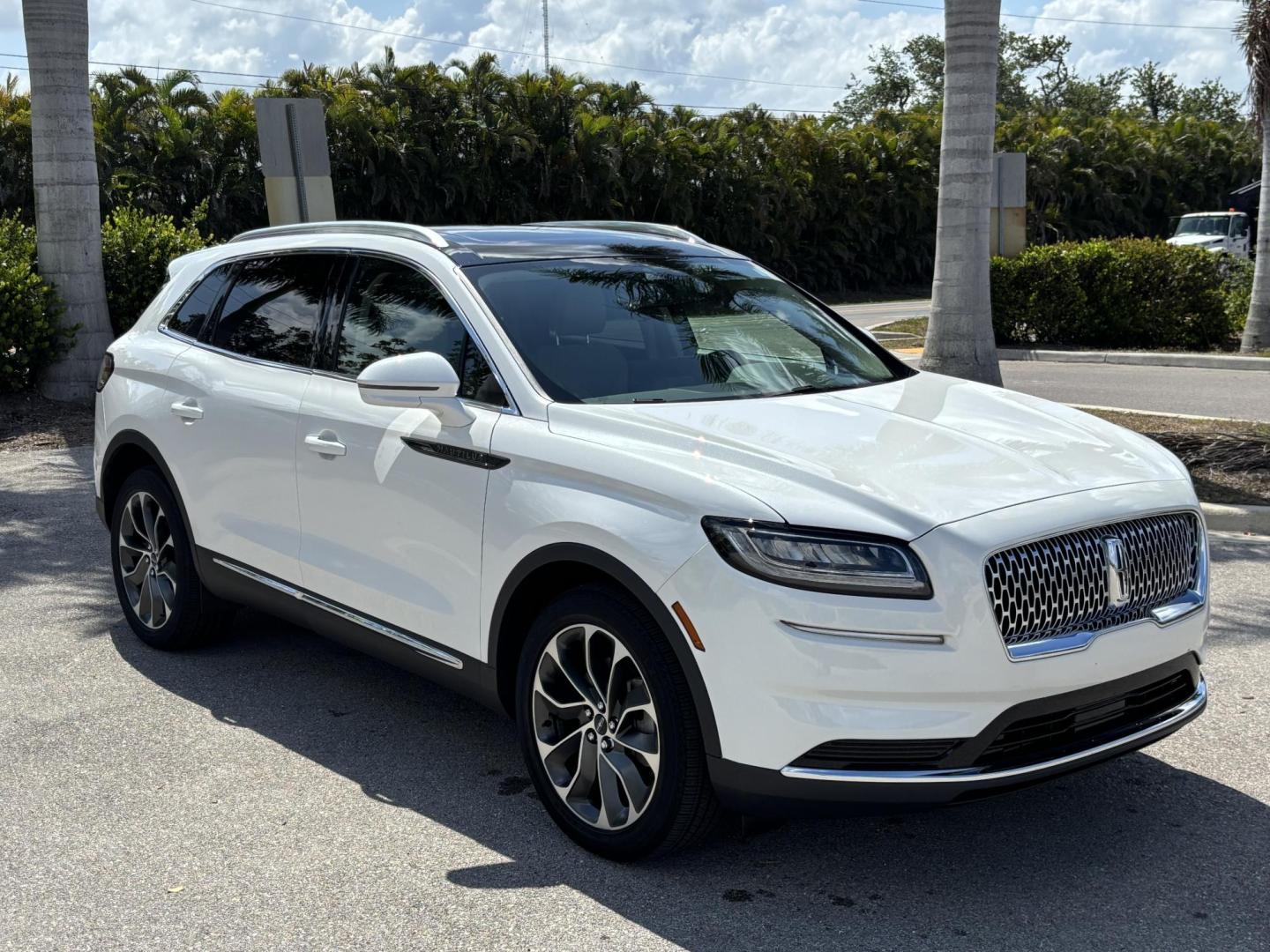 2021 WHITE /TAN Lincoln Nautilus Reserve AWD (2LMPJ8K97MB) with an 2.0L L4 DOHC 16V engine, 6A transmission, located at 11170 Summerlin Square Dr., Fort Myers Beach, FL, 33931, (239) 999-7777, 26.493546, -81.941628 - Photo#2