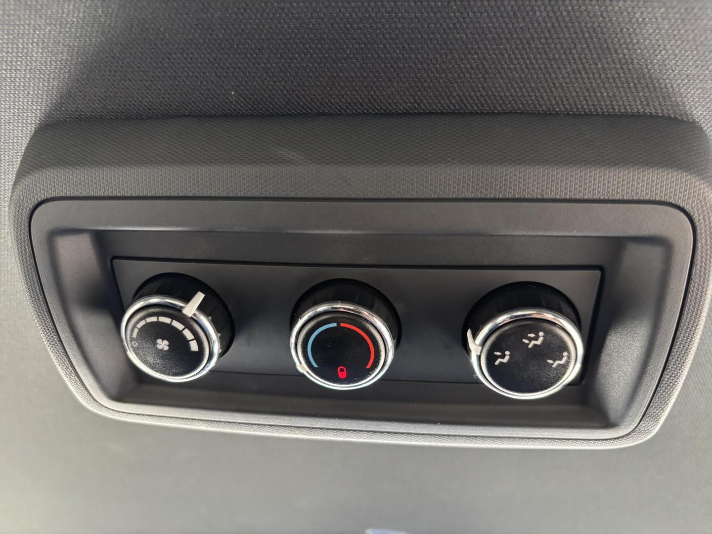 2019 SILVER /BLACK LEATHER Dodge Grand Caravan SXT (2C4RDGCG1KR) with an 3.6L V6 DOHC 24V engine, 6A transmission, located at 11170 Summerlin Square Dr., Fort Myers Beach, FL, 33931, (239) 999-7777, 26.493546, -81.941628 - We have financing available and we accept trades! Fill out a credit application on our website or come by today! If you have any questions, give us a call at (239) 999 - 7777 or visit our website at firstautocredit.com. 11170 Summerlin Square Dr, Fort Myers Beach, FL 33931 - Photo#27
