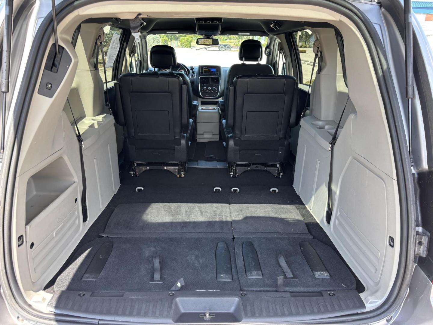 2019 SILVER /BLACK LEATHER Dodge Grand Caravan SXT (2C4RDGCG1KR) with an 3.6L V6 DOHC 24V engine, 6A transmission, located at 11170 Summerlin Square Dr., Fort Myers Beach, FL, 33931, (239) 999-7777, 26.493546, -81.941628 - We have financing available and we accept trades! Fill out a credit application on our website or come by today! If you have any questions, give us a call at (239) 999 - 7777 or visit our website at firstautocredit.com. 11170 Summerlin Square Dr, Fort Myers Beach, FL 33931 - Photo#32