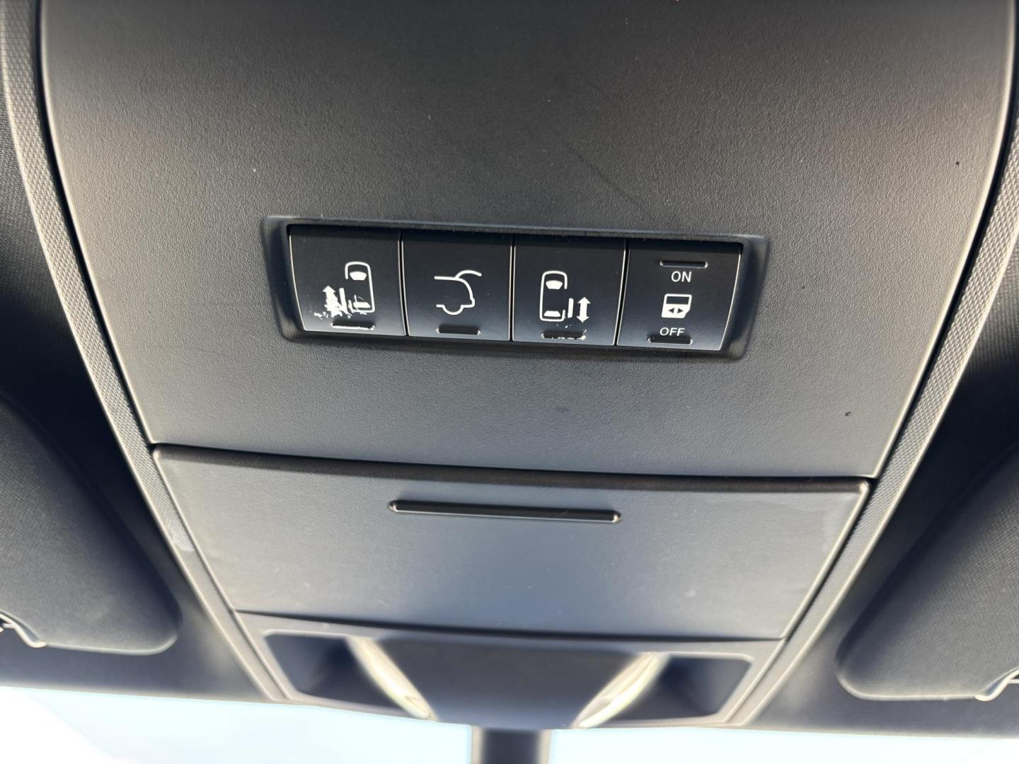 2019 SILVER /BLACK LEATHER Dodge Grand Caravan SXT (2C4RDGCG1KR) with an 3.6L V6 DOHC 24V engine, 6A transmission, located at 11170 Summerlin Square Dr., Fort Myers Beach, FL, 33931, (239) 999-7777, 26.493546, -81.941628 - We have financing available and we accept trades! Fill out a credit application on our website or come by today! If you have any questions, give us a call at (239) 999 - 7777 or visit our website at firstautocredit.com. 11170 Summerlin Square Dr, Fort Myers Beach, FL 33931 - Photo#20