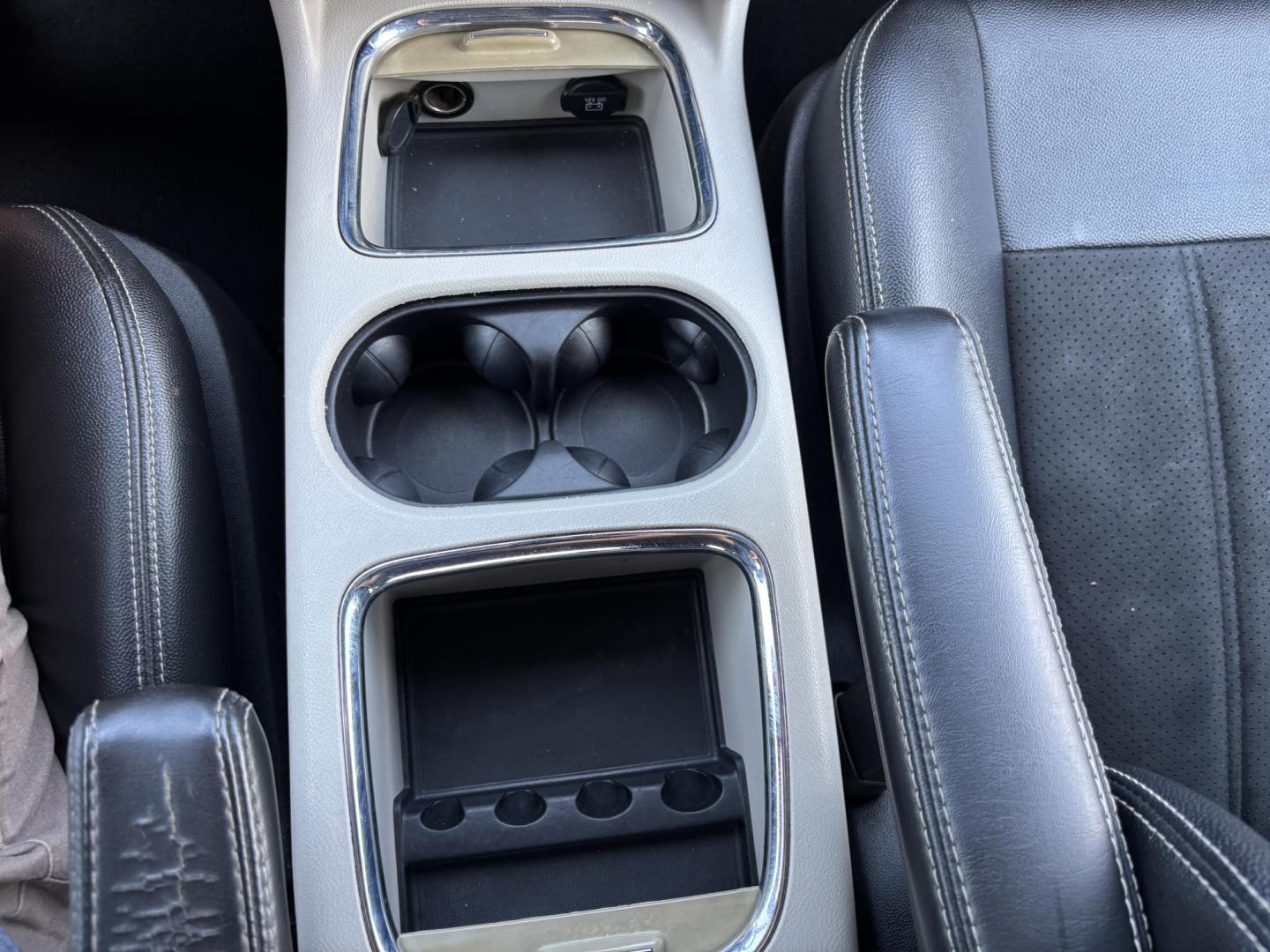 2019 SILVER /BLACK LEATHER Dodge Grand Caravan SXT (2C4RDGCG1KR) with an 3.6L V6 DOHC 24V engine, 6A transmission, located at 11170 Summerlin Square Dr., Fort Myers Beach, FL, 33931, (239) 999-7777, 26.493546, -81.941628 - We have financing available and we accept trades! Fill out a credit application on our website or come by today! If you have any questions, give us a call at (239) 999 - 7777 or visit our website at firstautocredit.com. 11170 Summerlin Square Dr, Fort Myers Beach, FL 33931 - Photo#19