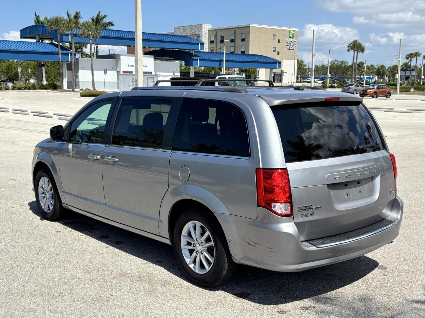 2019 SILVER /BLACK LEATHER Dodge Grand Caravan SXT (2C4RDGCG1KR) with an 3.6L V6 DOHC 24V engine, 6A transmission, located at 11170 Summerlin Square Dr., Fort Myers Beach, FL, 33931, (239) 999-7777, 26.493546, -81.941628 - We have financing available and we accept trades! Fill out a credit application on our website or come by today! If you have any questions, give us a call at (239) 999 - 7777 or visit our website at firstautocredit.com. 11170 Summerlin Square Dr, Fort Myers Beach, FL 33931 - Photo#4