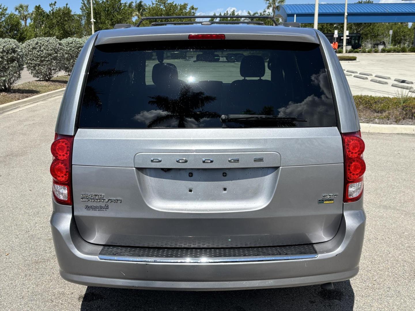 2019 SILVER /BLACK LEATHER Dodge Grand Caravan SXT (2C4RDGCG1KR) with an 3.6L V6 DOHC 24V engine, 6A transmission, located at 11170 Summerlin Square Dr., Fort Myers Beach, FL, 33931, (239) 999-7777, 26.493546, -81.941628 - We have financing available and we accept trades! Fill out a credit application on our website or come by today! If you have any questions, give us a call at (239) 999 - 7777 or visit our website at firstautocredit.com. 11170 Summerlin Square Dr, Fort Myers Beach, FL 33931 - Photo#5