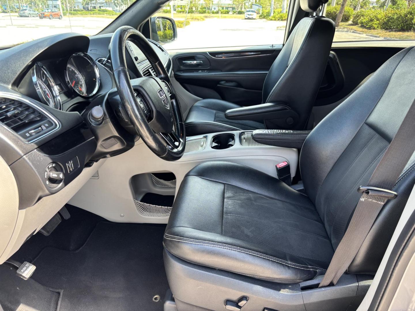 2019 SILVER /BLACK LEATHER Dodge Grand Caravan SXT (2C4RDGCG1KR) with an 3.6L V6 DOHC 24V engine, 6A transmission, located at 11170 Summerlin Square Dr., Fort Myers Beach, FL, 33931, (239) 999-7777, 26.493546, -81.941628 - We have financing available and we accept trades! Fill out a credit application on our website or come by today! If you have any questions, give us a call at (239) 999 - 7777 or visit our website at firstautocredit.com. 11170 Summerlin Square Dr, Fort Myers Beach, FL 33931 - Photo#9