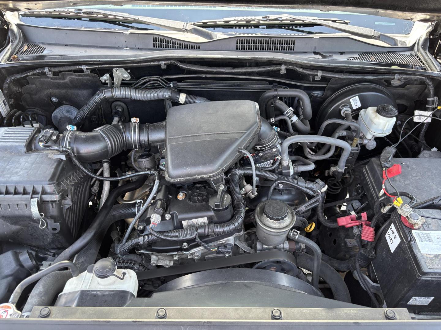 2019 BLACK /charcoal Toyota Tacoma SR5 Double Cab Long Bed I4 6AT 2WD (5TFAX5GN5KX) with an 2.7L L4 DOHC 16V engine, 6A transmission, located at 11170 Summerlin Square Dr., Fort Myers Beach, FL, 33931, (239) 999-7777, 26.493546, -81.941628 - We have financing available and we accept trades! Fill out a credit application on our website or come by today! If you have any questions, give us a call at (239) 999 - 7777 or visit our website at firstautocredit.com. 11170 Summerlin Square Dr, Fort Myers Beach, FL 33931 Carfax 4 Owner V - Photo#25