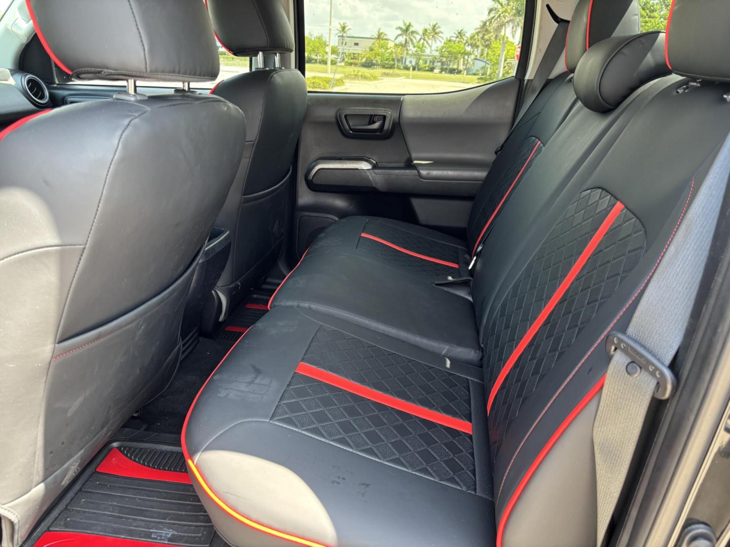 2019 BLACK /charcoal Toyota Tacoma SR5 Double Cab Long Bed I4 6AT 2WD (5TFAX5GN5KX) with an 2.7L L4 DOHC 16V engine, 6A transmission, located at 11170 Summerlin Square Dr., Fort Myers Beach, FL, 33931, (239) 999-7777, 26.493546, -81.941628 - We have financing available and we accept trades! Fill out a credit application on our website or come by today! If you have any questions, give us a call at (239) 999 - 7777 or visit our website at firstautocredit.com. 11170 Summerlin Square Dr, Fort Myers Beach, FL 33931 Carfax 4 Owner V - Photo#11