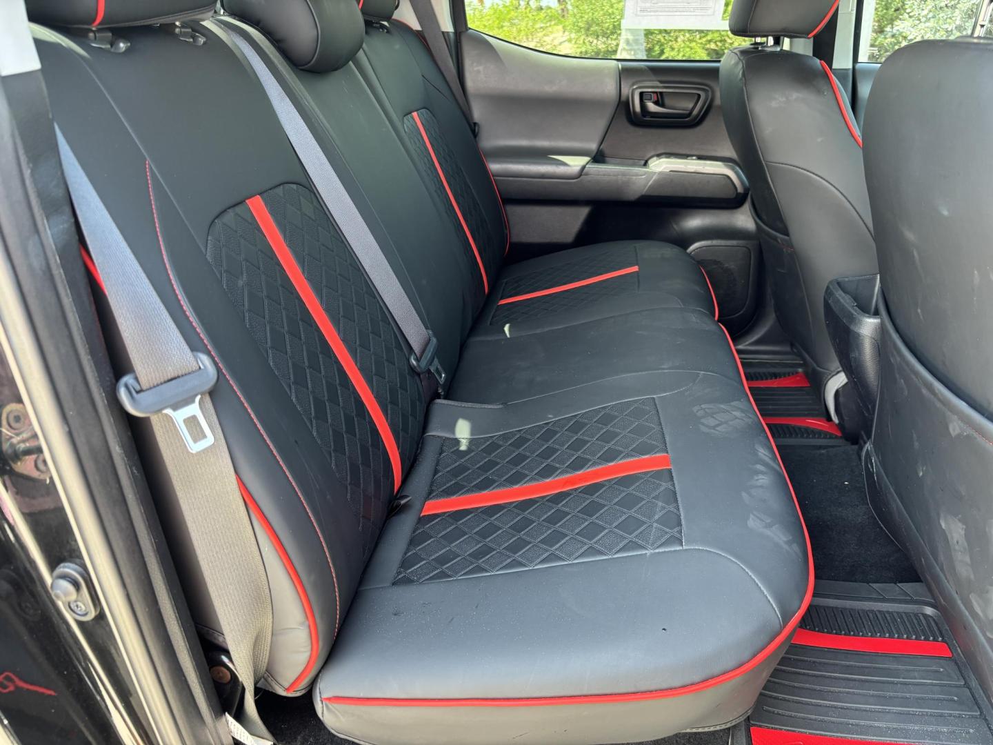 2019 BLACK /charcoal Toyota Tacoma SR5 Double Cab Long Bed I4 6AT 2WD (5TFAX5GN5KX) with an 2.7L L4 DOHC 16V engine, 6A transmission, located at 11170 Summerlin Square Dr., Fort Myers Beach, FL, 33931, (239) 999-7777, 26.493546, -81.941628 - We have financing available and we accept trades! Fill out a credit application on our website or come by today! If you have any questions, give us a call at (239) 999 - 7777 or visit our website at firstautocredit.com. 11170 Summerlin Square Dr, Fort Myers Beach, FL 33931 Carfax 4 Owner V - Photo#12