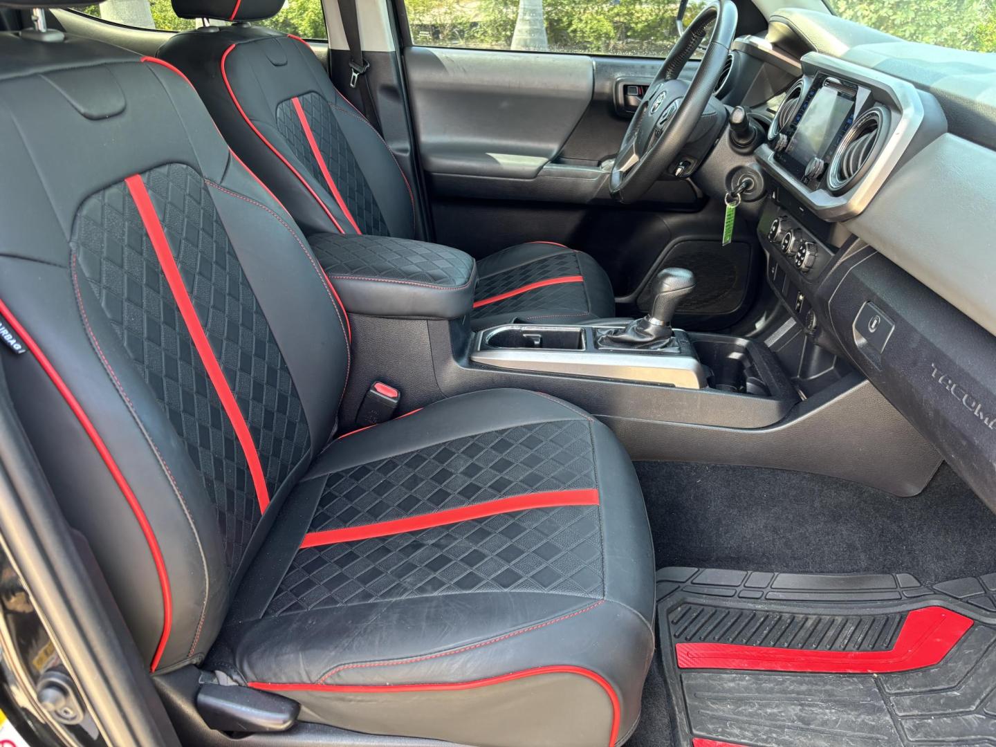 2019 BLACK /charcoal Toyota Tacoma SR5 Double Cab Long Bed I4 6AT 2WD (5TFAX5GN5KX) with an 2.7L L4 DOHC 16V engine, 6A transmission, located at 11170 Summerlin Square Dr., Fort Myers Beach, FL, 33931, (239) 999-7777, 26.493546, -81.941628 - We have financing available and we accept trades! Fill out a credit application on our website or come by today! If you have any questions, give us a call at (239) 999 - 7777 or visit our website at firstautocredit.com. 11170 Summerlin Square Dr, Fort Myers Beach, FL 33931 Carfax 4 Owner V - Photo#10