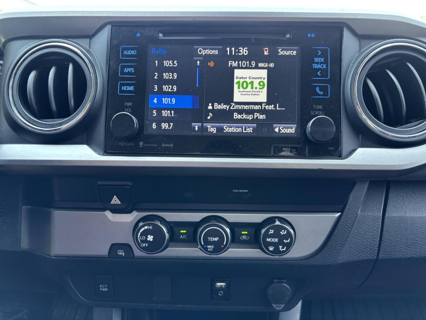 2019 BLACK /charcoal Toyota Tacoma SR5 Double Cab Long Bed I4 6AT 2WD (5TFAX5GN5KX) with an 2.7L L4 DOHC 16V engine, 6A transmission, located at 11170 Summerlin Square Dr., Fort Myers Beach, FL, 33931, (239) 999-7777, 26.493546, -81.941628 - We have financing available and we accept trades! Fill out a credit application on our website or come by today! If you have any questions, give us a call at (239) 999 - 7777 or visit our website at firstautocredit.com. 11170 Summerlin Square Dr, Fort Myers Beach, FL 33931 Carfax 4 Owner V - Photo#18