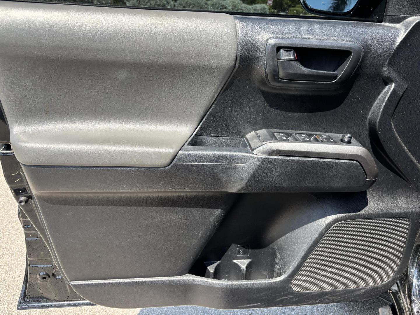 2019 BLACK /charcoal Toyota Tacoma SR5 Double Cab Long Bed I4 6AT 2WD (5TFAX5GN5KX) with an 2.7L L4 DOHC 16V engine, 6A transmission, located at 11170 Summerlin Square Dr., Fort Myers Beach, FL, 33931, (239) 999-7777, 26.493546, -81.941628 - We have financing available and we accept trades! Fill out a credit application on our website or come by today! If you have any questions, give us a call at (239) 999 - 7777 or visit our website at firstautocredit.com. 11170 Summerlin Square Dr, Fort Myers Beach, FL 33931 Carfax 4 Owner V - Photo#22
