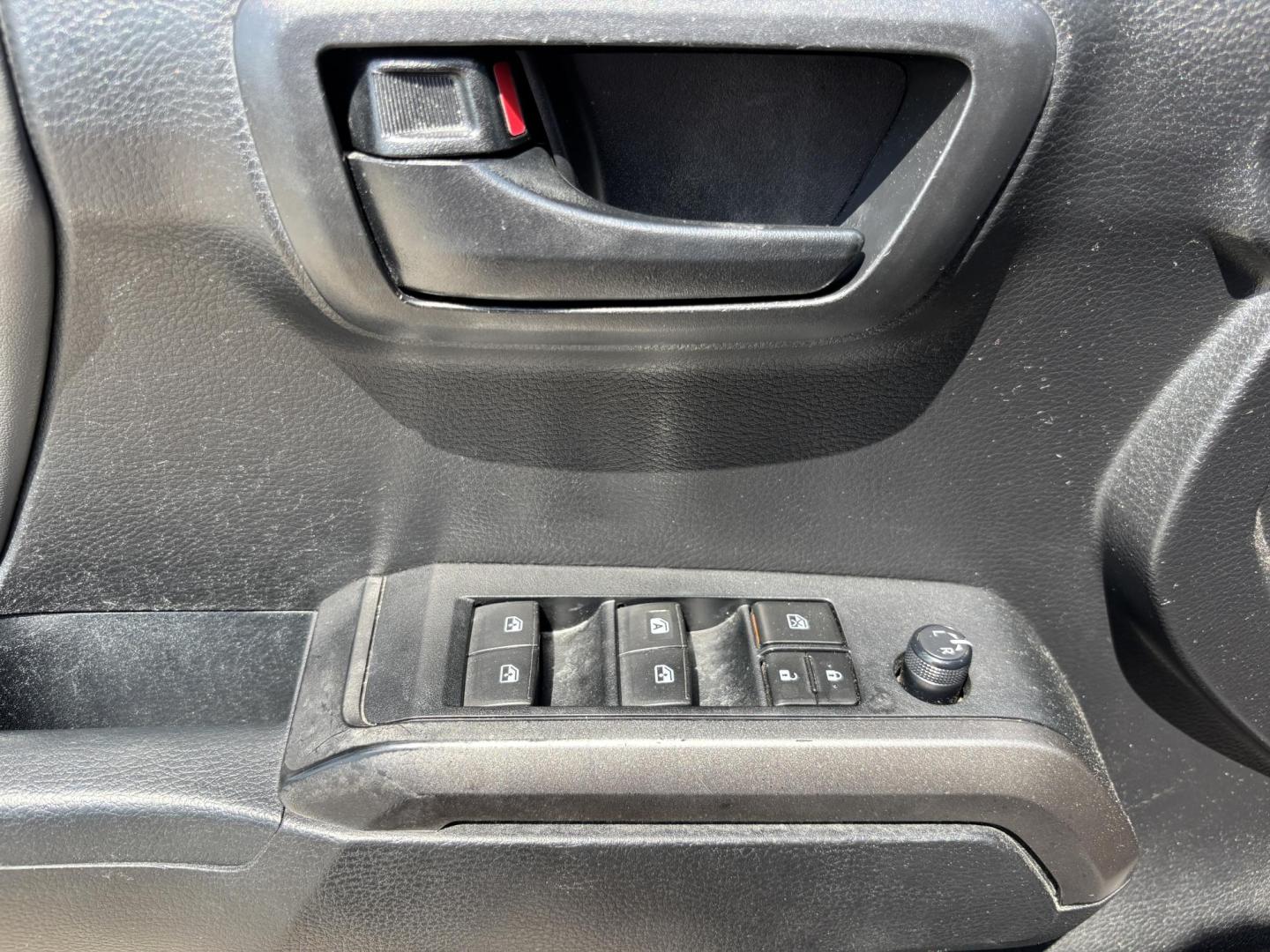 2019 BLACK /charcoal Toyota Tacoma SR5 Double Cab Long Bed I4 6AT 2WD (5TFAX5GN5KX) with an 2.7L L4 DOHC 16V engine, 6A transmission, located at 11170 Summerlin Square Dr., Fort Myers Beach, FL, 33931, (239) 999-7777, 26.493546, -81.941628 - We have financing available and we accept trades! Fill out a credit application on our website or come by today! If you have any questions, give us a call at (239) 999 - 7777 or visit our website at firstautocredit.com. 11170 Summerlin Square Dr, Fort Myers Beach, FL 33931 Carfax 4 Owner V - Photo#23