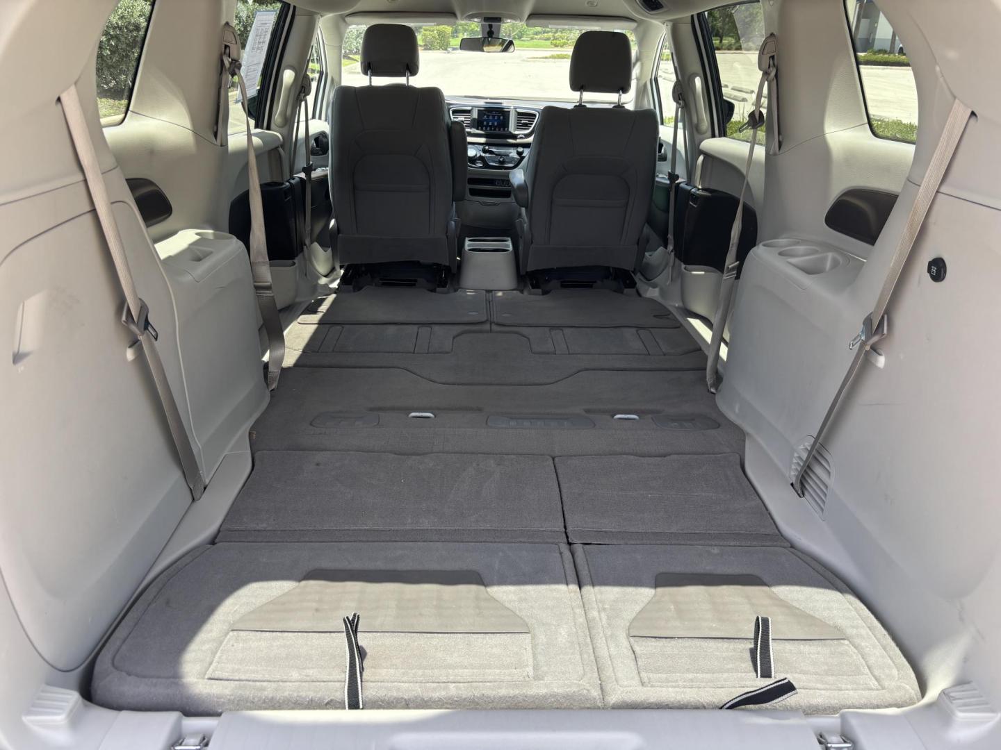 2021 WHITE /GRAY CLOTH Chrysler Voyager LX (2C4RC1CG5MR) with an 3.6L V6 DOHC 24V engine, 9A transmission, located at 11170 Summerlin Square Dr., Fort Myers Beach, FL, 33931, (239) 999-7777, 26.493546, -81.941628 - We have financing available and we accept trades! Fill out a credit application on our website or come by today! If you have any questions, give us a call at (239) 999 - 7777 or visit our website at firstautocredit.com. 11170 Summerlin Square Dr, Fort Myers Beach, FL 33931 Carfax 1 Owner - Photo#23