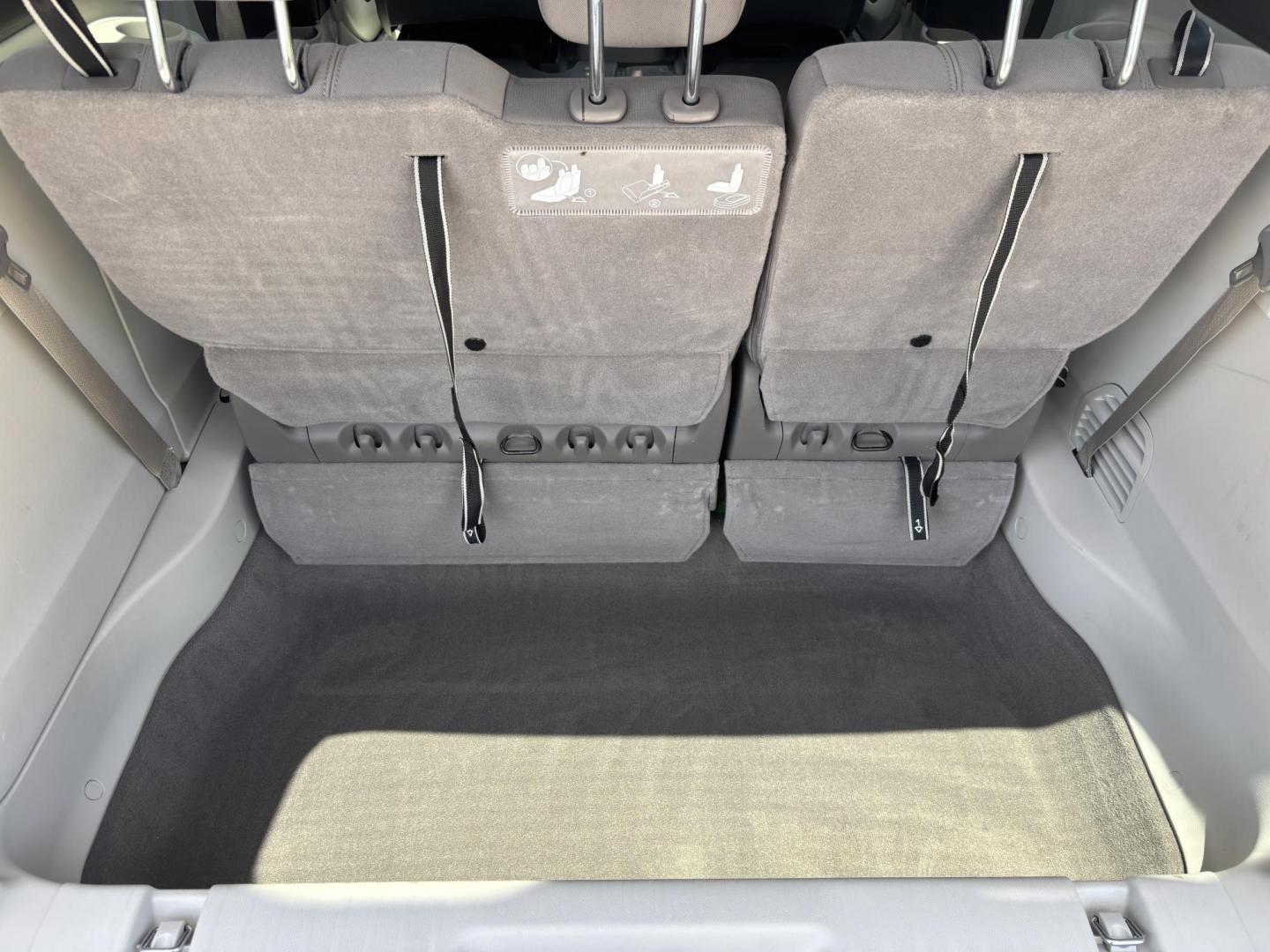 2021 WHITE /GRAY CLOTH Chrysler Voyager LX (2C4RC1CG5MR) with an 3.6L V6 DOHC 24V engine, 9A transmission, located at 11170 Summerlin Square Dr., Fort Myers Beach, FL, 33931, (239) 999-7777, 26.493546, -81.941628 - We have financing available and we accept trades! Fill out a credit application on our website or come by today! If you have any questions, give us a call at (239) 999 - 7777 or visit our website at firstautocredit.com. 11170 Summerlin Square Dr, Fort Myers Beach, FL 33931 Carfax 1 Owner - Photo#21