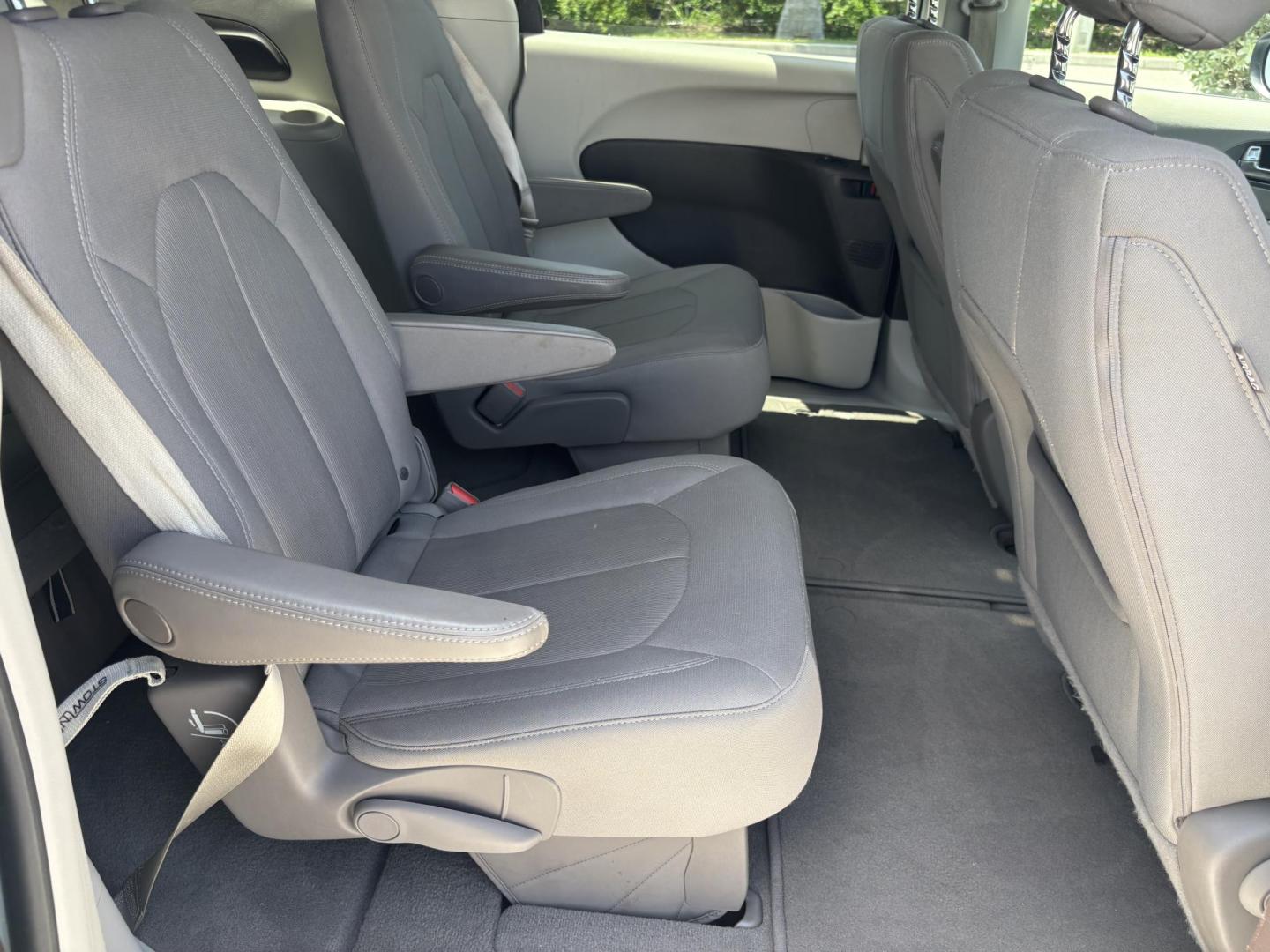 2021 WHITE /GRAY CLOTH Chrysler Voyager LX (2C4RC1CG5MR) with an 3.6L V6 DOHC 24V engine, 9A transmission, located at 11170 Summerlin Square Dr., Fort Myers Beach, FL, 33931, (239) 999-7777, 26.493546, -81.941628 - We have financing available and we accept trades! Fill out a credit application on our website or come by today! If you have any questions, give us a call at (239) 999 - 7777 or visit our website at firstautocredit.com. 11170 Summerlin Square Dr, Fort Myers Beach, FL 33931 Carfax 1 Owner - Photo#14