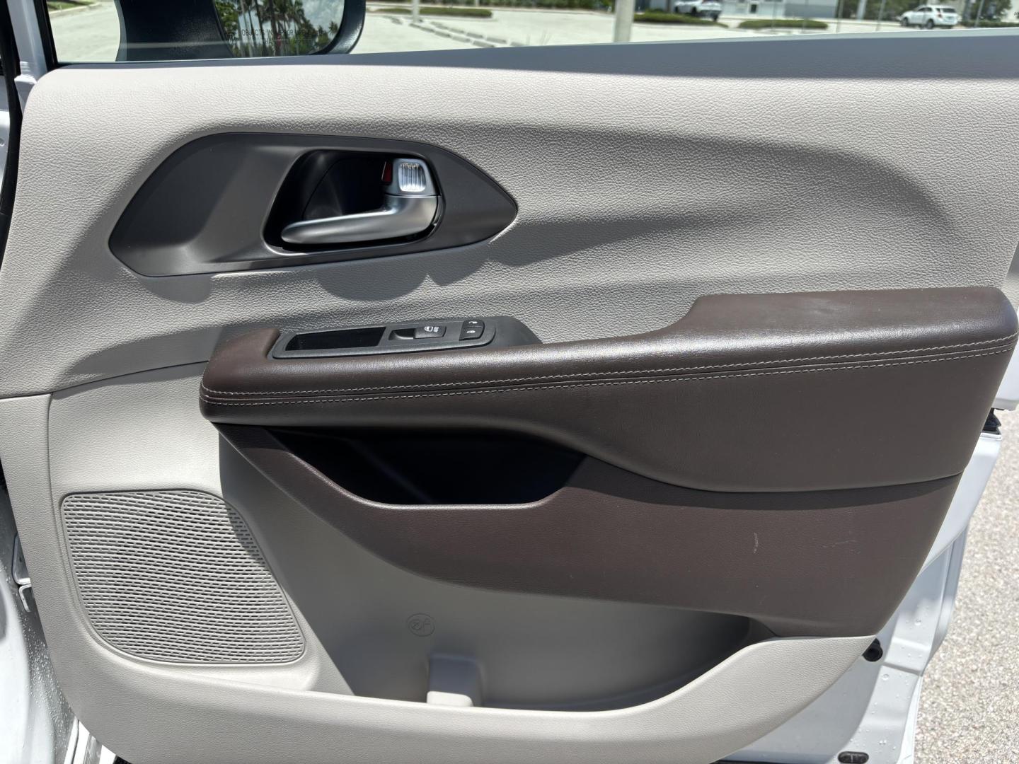 2021 WHITE /GRAY CLOTH Chrysler Voyager LX (2C4RC1CG5MR) with an 3.6L V6 DOHC 24V engine, 9A transmission, located at 11170 Summerlin Square Dr., Fort Myers Beach, FL, 33931, (239) 999-7777, 26.493546, -81.941628 - We have financing available and we accept trades! Fill out a credit application on our website or come by today! If you have any questions, give us a call at (239) 999 - 7777 or visit our website at firstautocredit.com. 11170 Summerlin Square Dr, Fort Myers Beach, FL 33931 Carfax 1 Owner - Photo#38