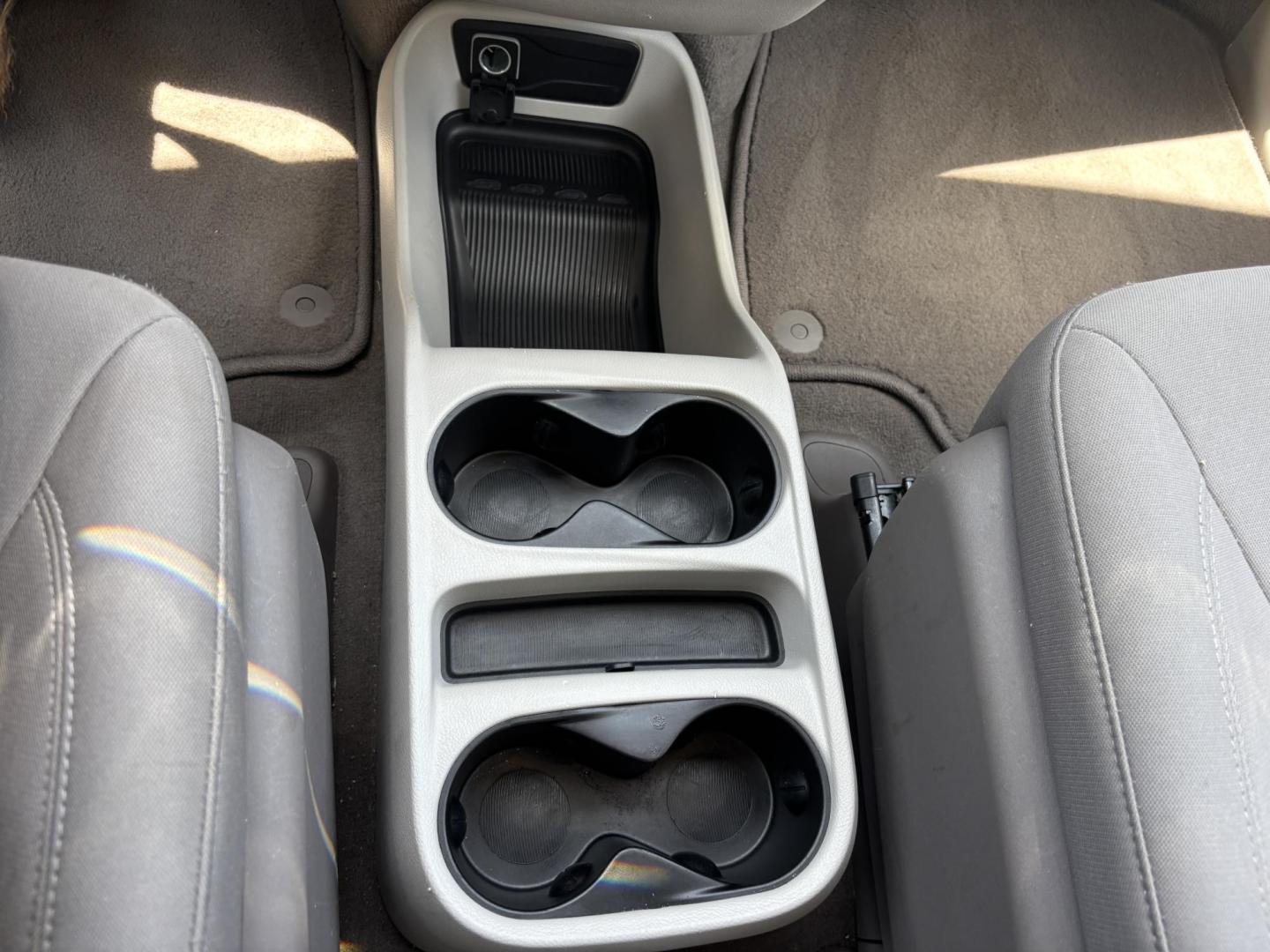 2021 WHITE /GRAY CLOTH Chrysler Voyager LX (2C4RC1CG5MR) with an 3.6L V6 DOHC 24V engine, 9A transmission, located at 11170 Summerlin Square Dr., Fort Myers Beach, FL, 33931, (239) 999-7777, 26.493546, -81.941628 - We have financing available and we accept trades! Fill out a credit application on our website or come by today! If you have any questions, give us a call at (239) 999 - 7777 or visit our website at firstautocredit.com. 11170 Summerlin Square Dr, Fort Myers Beach, FL 33931 Carfax 1 Owner - Photo#35