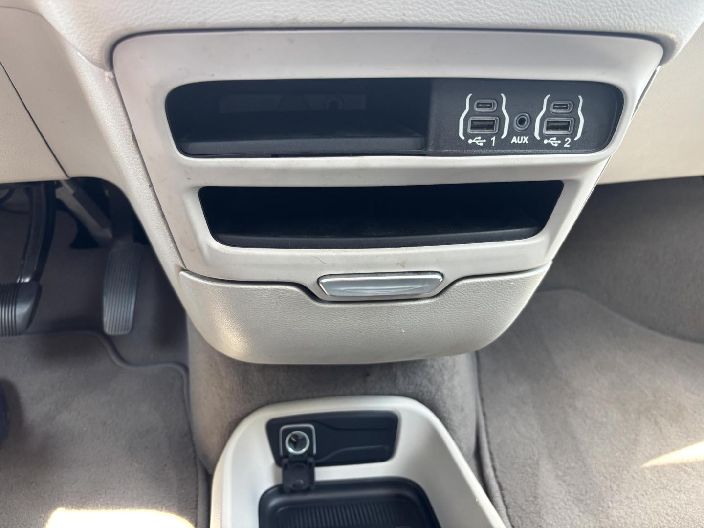 2021 WHITE /GRAY CLOTH Chrysler Voyager LX (2C4RC1CG5MR) with an 3.6L V6 DOHC 24V engine, 9A transmission, located at 11170 Summerlin Square Dr., Fort Myers Beach, FL, 33931, (239) 999-7777, 26.493546, -81.941628 - We have financing available and we accept trades! Fill out a credit application on our website or come by today! If you have any questions, give us a call at (239) 999 - 7777 or visit our website at firstautocredit.com. 11170 Summerlin Square Dr, Fort Myers Beach, FL 33931 Carfax 1 Owner - Photo#33