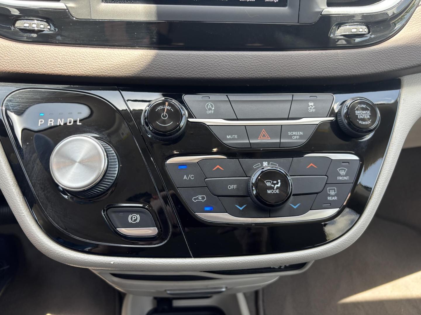 2021 WHITE /GRAY CLOTH Chrysler Voyager LX (2C4RC1CG5MR) with an 3.6L V6 DOHC 24V engine, 9A transmission, located at 11170 Summerlin Square Dr., Fort Myers Beach, FL, 33931, (239) 999-7777, 26.493546, -81.941628 - We have financing available and we accept trades! Fill out a credit application on our website or come by today! If you have any questions, give us a call at (239) 999 - 7777 or visit our website at firstautocredit.com. 11170 Summerlin Square Dr, Fort Myers Beach, FL 33931 Carfax 1 Owner - Photo#32