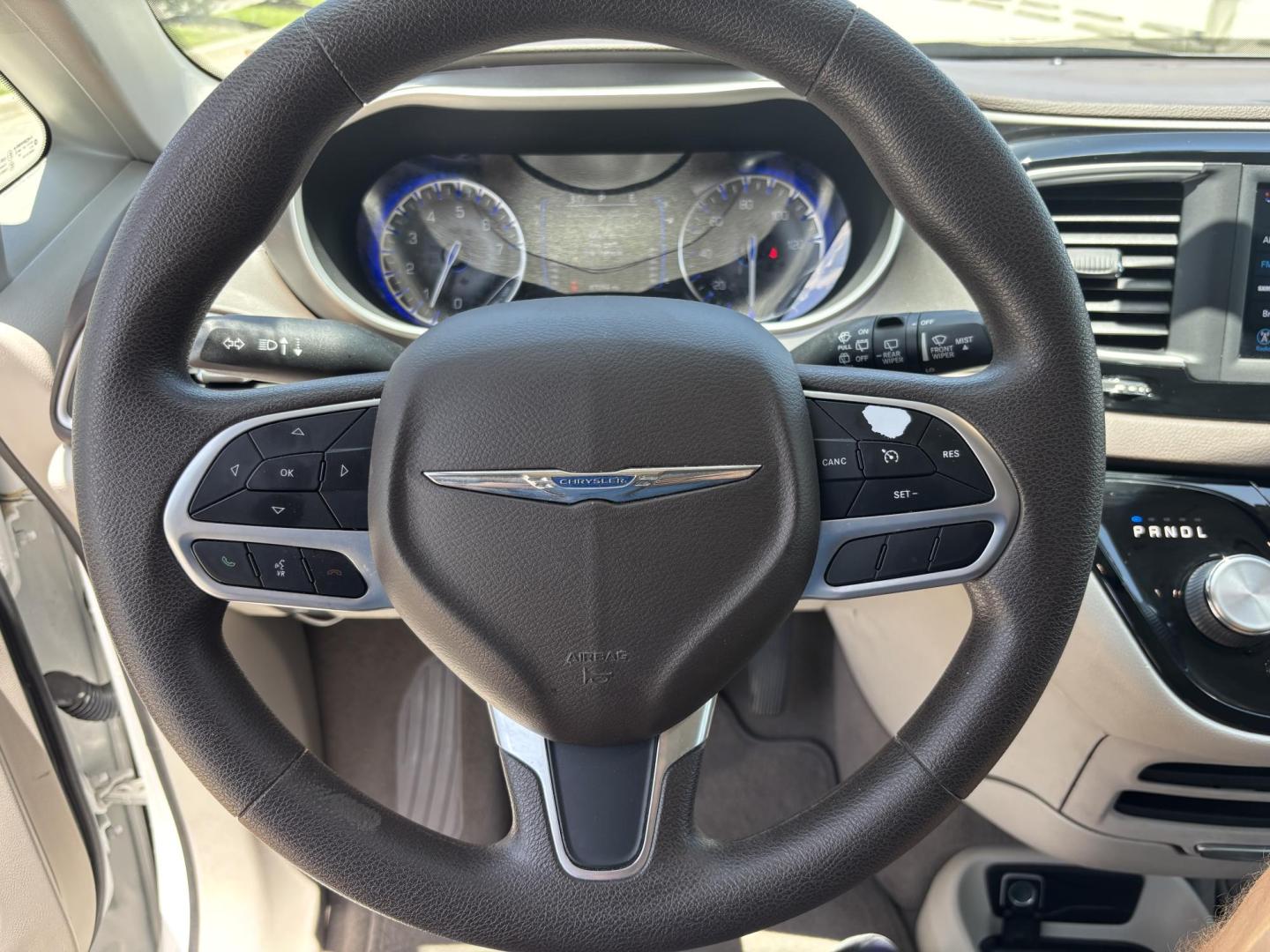 2021 WHITE /GRAY CLOTH Chrysler Voyager LX (2C4RC1CG5MR) with an 3.6L V6 DOHC 24V engine, 9A transmission, located at 11170 Summerlin Square Dr., Fort Myers Beach, FL, 33931, (239) 999-7777, 26.493546, -81.941628 - We have financing available and we accept trades! Fill out a credit application on our website or come by today! If you have any questions, give us a call at (239) 999 - 7777 or visit our website at firstautocredit.com. 11170 Summerlin Square Dr, Fort Myers Beach, FL 33931 Carfax 1 Owner - Photo#24