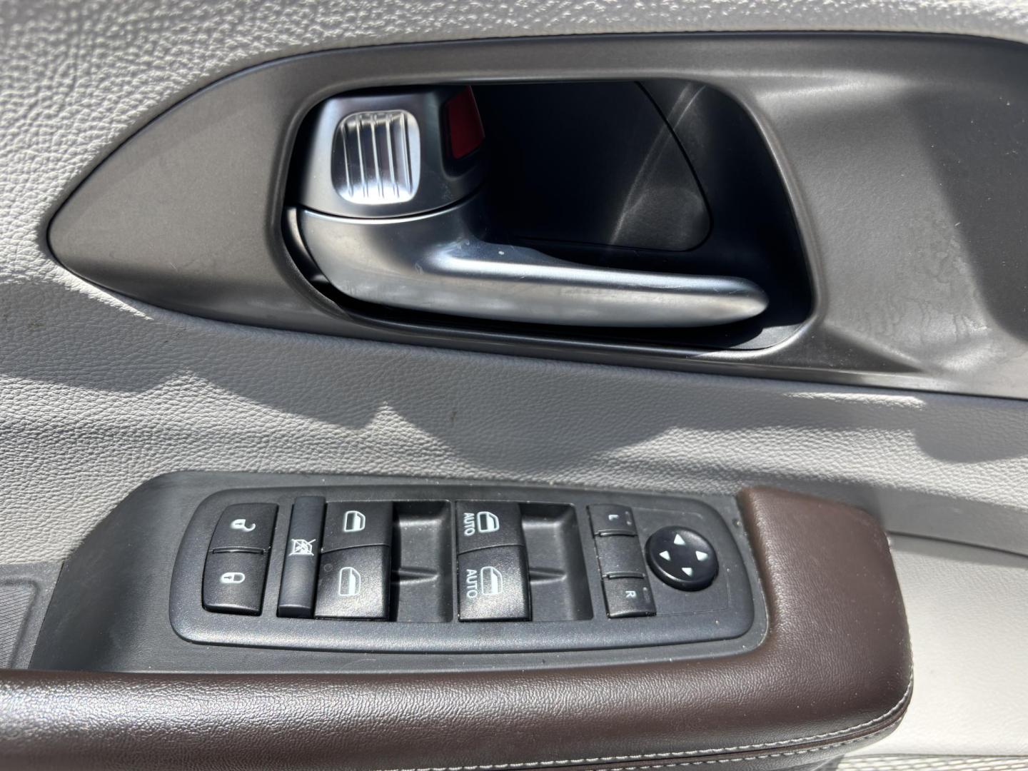 2021 WHITE /GRAY CLOTH Chrysler Voyager LX (2C4RC1CG5MR) with an 3.6L V6 DOHC 24V engine, 9A transmission, located at 11170 Summerlin Square Dr., Fort Myers Beach, FL, 33931, (239) 999-7777, 26.493546, -81.941628 - We have financing available and we accept trades! Fill out a credit application on our website or come by today! If you have any questions, give us a call at (239) 999 - 7777 or visit our website at firstautocredit.com. 11170 Summerlin Square Dr, Fort Myers Beach, FL 33931 Carfax 1 Owner - Photo#37