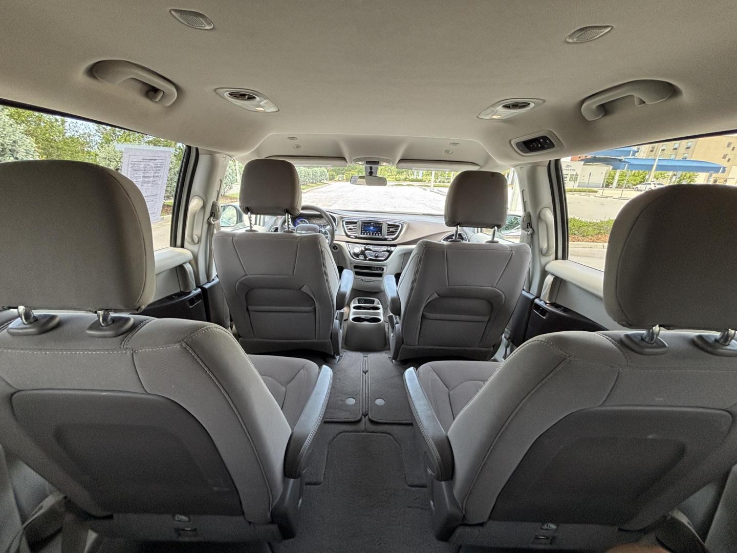 2021 WHITE /GRAY CLOTH Chrysler Voyager LX (2C4RC1CG5MR) with an 3.6L V6 DOHC 24V engine, 9A transmission, located at 11170 Summerlin Square Dr., Fort Myers Beach, FL, 33931, (239) 999-7777, 26.493546, -81.941628 - We have financing available and we accept trades! Fill out a credit application on our website or come by today! If you have any questions, give us a call at (239) 999 - 7777 or visit our website at firstautocredit.com. 11170 Summerlin Square Dr, Fort Myers Beach, FL 33931 Carfax 1 Owner - Photo#9