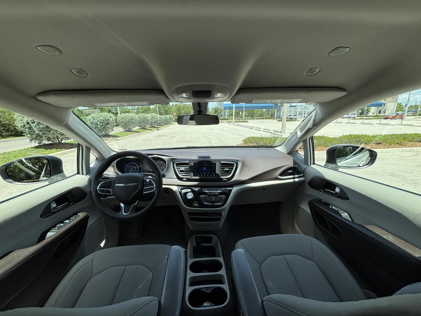 2021 WHITE /GRAY CLOTH Chrysler Voyager LX (2C4RC1CG5MR) with an 3.6L V6 DOHC 24V engine, 9A transmission, located at 11170 Summerlin Square Dr., Fort Myers Beach, FL, 33931, (239) 999-7777, 26.493546, -81.941628 - We have financing available and we accept trades! Fill out a credit application on our website or come by today! If you have any questions, give us a call at (239) 999 - 7777 or visit our website at firstautocredit.com. 11170 Summerlin Square Dr, Fort Myers Beach, FL 33931 Carfax 1 Owner - Photo#8
