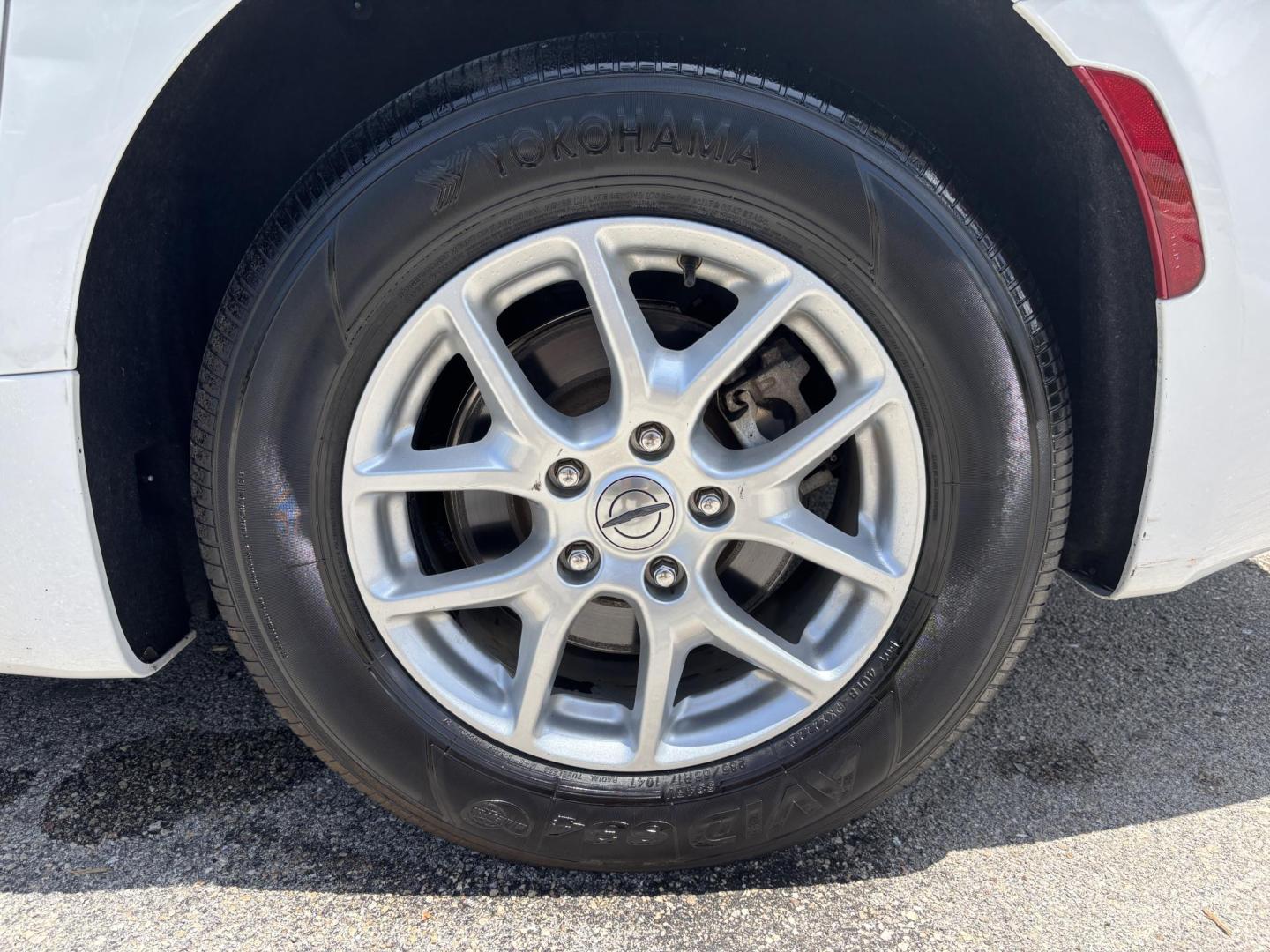 2021 WHITE /GRAY CLOTH Chrysler Voyager LX (2C4RC1CG5MR) with an 3.6L V6 DOHC 24V engine, 9A transmission, located at 11170 Summerlin Square Dr., Fort Myers Beach, FL, 33931, (239) 999-7777, 26.493546, -81.941628 - We have financing available and we accept trades! Fill out a credit application on our website or come by today! If you have any questions, give us a call at (239) 999 - 7777 or visit our website at firstautocredit.com. 11170 Summerlin Square Dr, Fort Myers Beach, FL 33931 Carfax 1 Owner - Photo#46