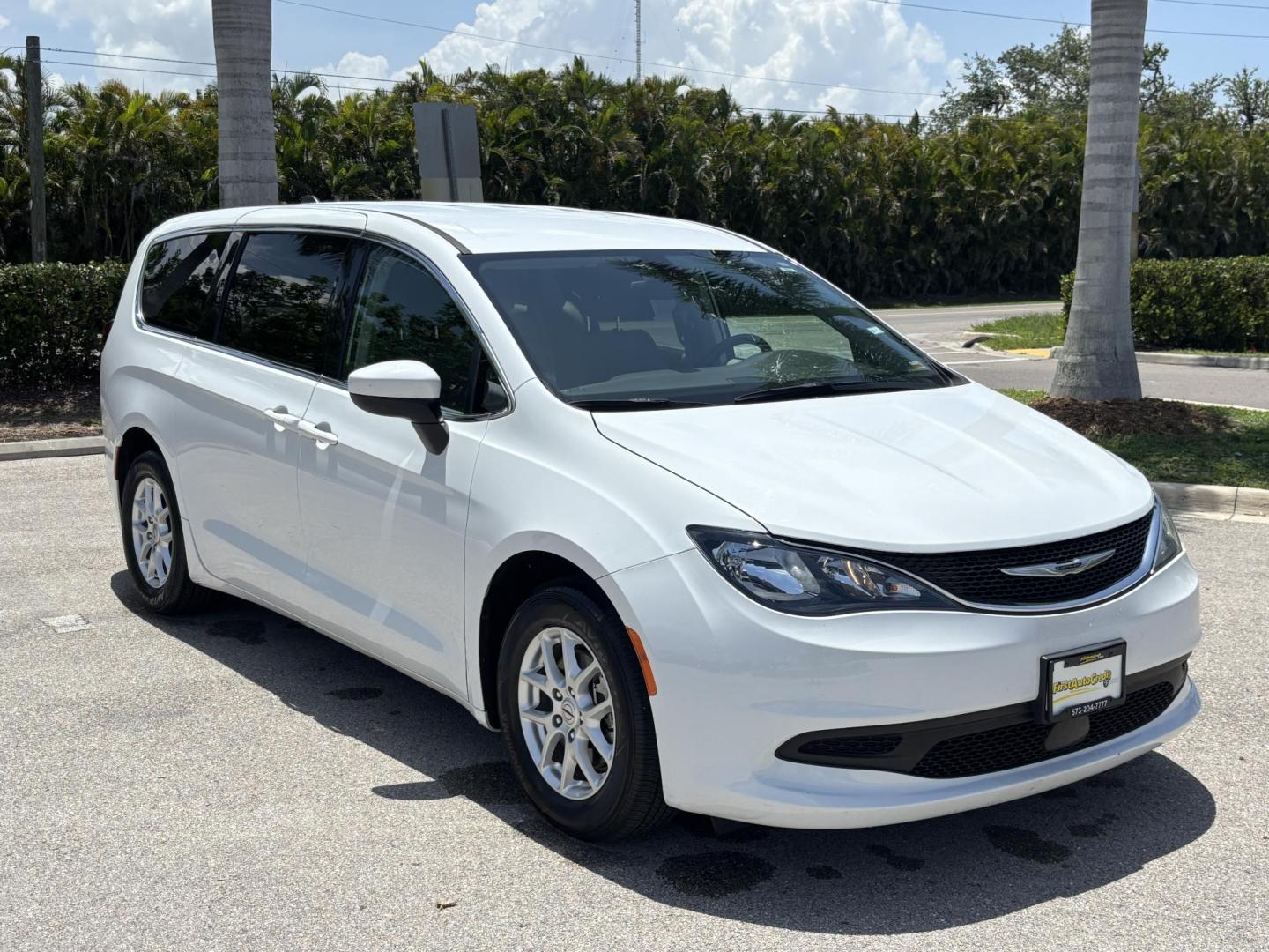 2021 WHITE /GRAY CLOTH Chrysler Voyager LX (2C4RC1CG5MR) with an 3.6L V6 DOHC 24V engine, 9A transmission, located at 11170 Summerlin Square Dr., Fort Myers Beach, FL, 33931, (239) 999-7777, 26.493546, -81.941628 - We have financing available and we accept trades! Fill out a credit application on our website or come by today! If you have any questions, give us a call at (239) 999 - 7777 or visit our website at firstautocredit.com. 11170 Summerlin Square Dr, Fort Myers Beach, FL 33931 Carfax 1 Owner - Photo#2