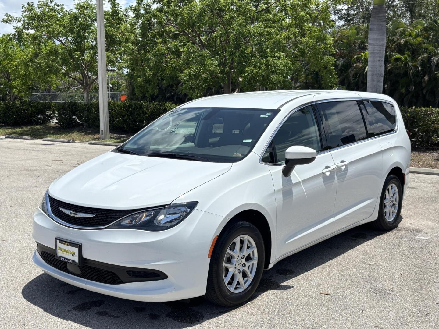 2021 WHITE /GRAY CLOTH Chrysler Voyager LX (2C4RC1CG5MR) with an 3.6L V6 DOHC 24V engine, 9A transmission, located at 11170 Summerlin Square Dr., Fort Myers Beach, FL, 33931, (239) 999-7777, 26.493546, -81.941628 - We have financing available and we accept trades! Fill out a credit application on our website or come by today! If you have any questions, give us a call at (239) 999 - 7777 or visit our website at firstautocredit.com. 11170 Summerlin Square Dr, Fort Myers Beach, FL 33931 Carfax 1 Owner - Photo#0