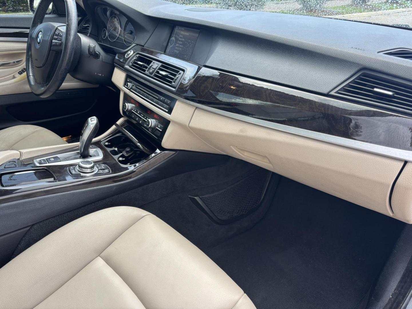 2011 BLACK /OYSTER BMW 5-Series 535i (WBAFR7C55BC) with an 3.0L L6 DOHC 24V engine, located at 11170 Summerlin Square Dr., Fort Myers Beach, FL, 33931, (239) 999-7777, 26.493546, -81.941628 - We have financing available and we accept trades! Fill out a credit application on our website or come by today! If you have any questions, give us a call at (239) 999 - 7777 or visit our website at firstautocredit.com. 11170 Summerlin Square Dr, Fort Myers Beach, FL 33931 - Photo#11