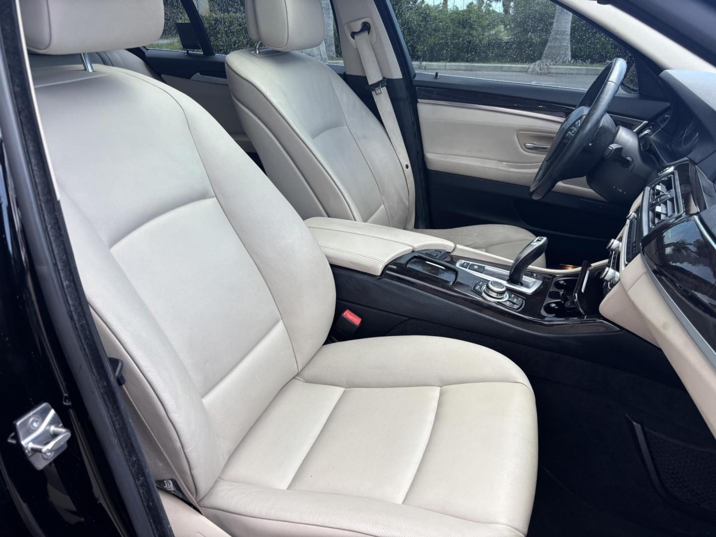 2011 BLACK /OYSTER BMW 5-Series 535i (WBAFR7C55BC) with an 3.0L L6 DOHC 24V engine, located at 11170 Summerlin Square Dr., Fort Myers Beach, FL, 33931, (239) 999-7777, 26.493546, -81.941628 - We have financing available and we accept trades! Fill out a credit application on our website or come by today! If you have any questions, give us a call at (239) 999 - 7777 or visit our website at firstautocredit.com. 11170 Summerlin Square Dr, Fort Myers Beach, FL 33931 - Photo#12