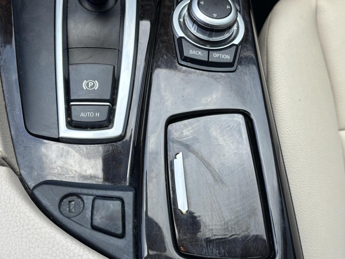 2011 BLACK /OYSTER BMW 5-Series 535i (WBAFR7C55BC) with an 3.0L L6 DOHC 24V engine, located at 11170 Summerlin Square Dr., Fort Myers Beach, FL, 33931, (239) 999-7777, 26.493546, -81.941628 - We have financing available and we accept trades! Fill out a credit application on our website or come by today! If you have any questions, give us a call at (239) 999 - 7777 or visit our website at firstautocredit.com. 11170 Summerlin Square Dr, Fort Myers Beach, FL 33931 - Photo#28