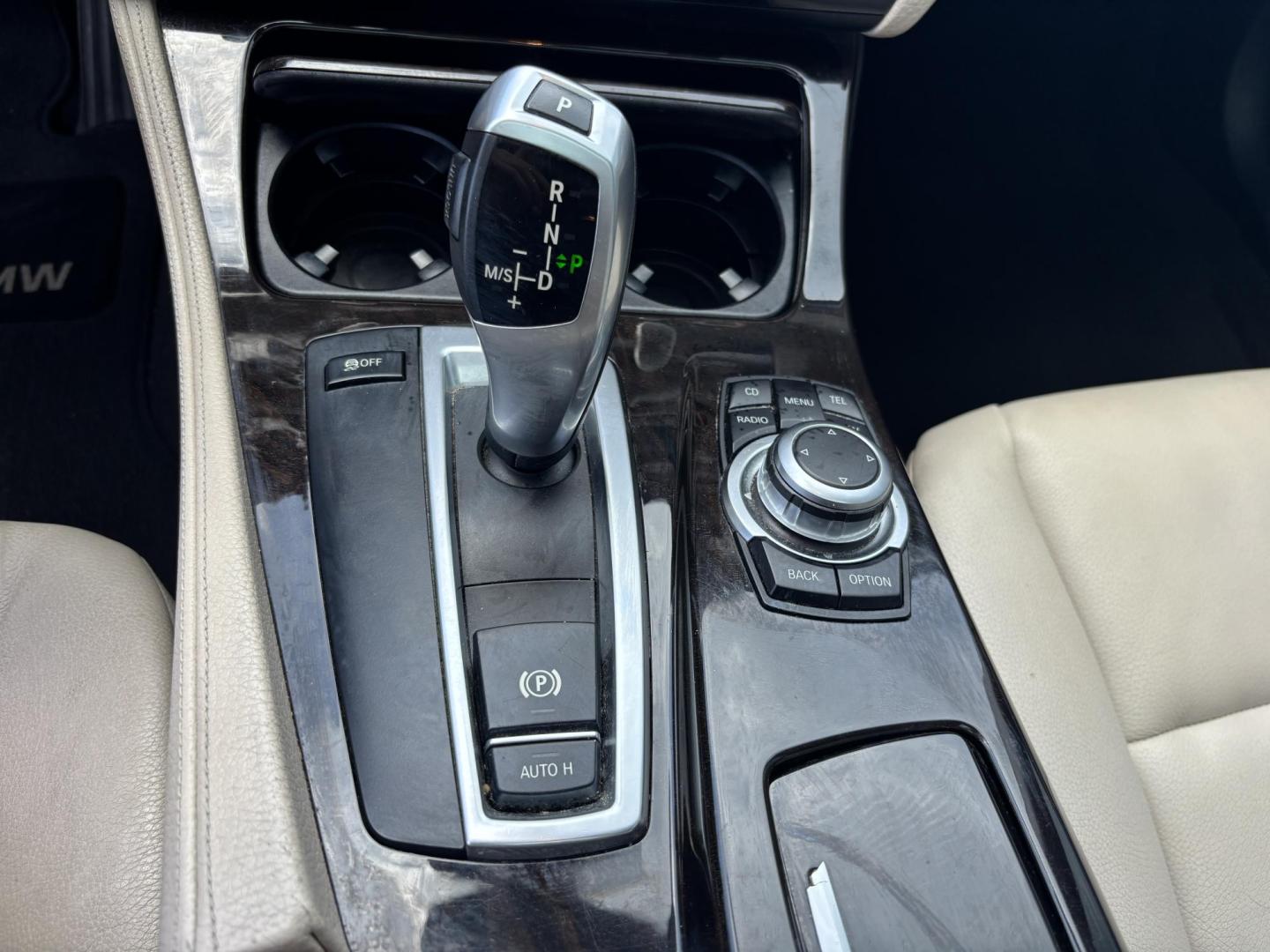 2011 BLACK /OYSTER BMW 5-Series 535i (WBAFR7C55BC) with an 3.0L L6 DOHC 24V engine, located at 11170 Summerlin Square Dr., Fort Myers Beach, FL, 33931, (239) 999-7777, 26.493546, -81.941628 - We have financing available and we accept trades! Fill out a credit application on our website or come by today! If you have any questions, give us a call at (239) 999 - 7777 or visit our website at firstautocredit.com. 11170 Summerlin Square Dr, Fort Myers Beach, FL 33931 - Photo#27
