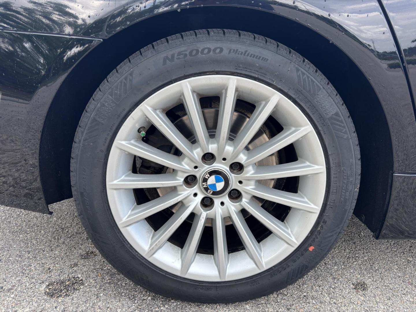 2011 BLACK /OYSTER BMW 5-Series 535i (WBAFR7C55BC) with an 3.0L L6 DOHC 24V engine, located at 11170 Summerlin Square Dr., Fort Myers Beach, FL, 33931, (239) 999-7777, 26.493546, -81.941628 - We have financing available and we accept trades! Fill out a credit application on our website or come by today! If you have any questions, give us a call at (239) 999 - 7777 or visit our website at firstautocredit.com. 11170 Summerlin Square Dr, Fort Myers Beach, FL 33931 - Photo#37
