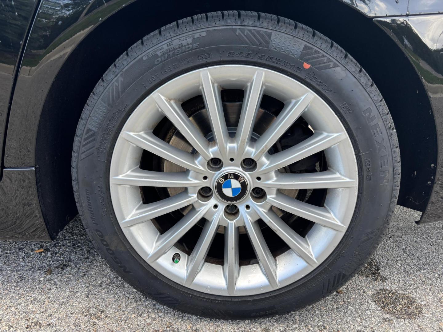 2011 BLACK /OYSTER BMW 5-Series 535i (WBAFR7C55BC) with an 3.0L L6 DOHC 24V engine, located at 11170 Summerlin Square Dr., Fort Myers Beach, FL, 33931, (239) 999-7777, 26.493546, -81.941628 - We have financing available and we accept trades! Fill out a credit application on our website or come by today! If you have any questions, give us a call at (239) 999 - 7777 or visit our website at firstautocredit.com. 11170 Summerlin Square Dr, Fort Myers Beach, FL 33931 - Photo#40