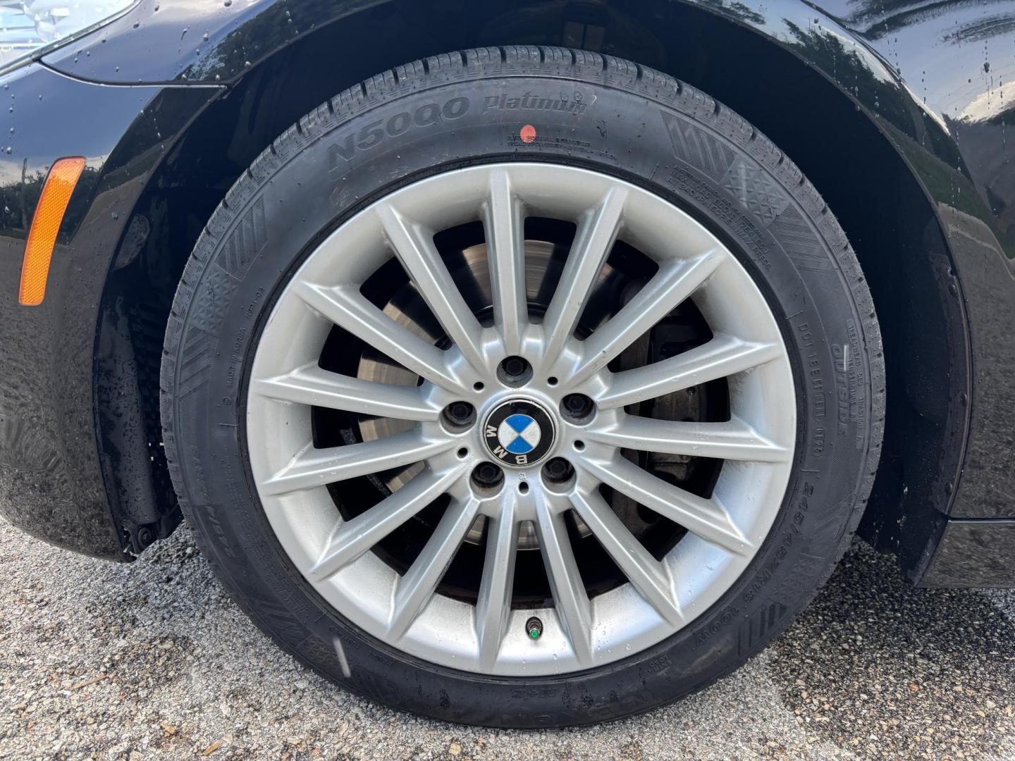2011 BLACK /OYSTER BMW 5-Series 535i (WBAFR7C55BC) with an 3.0L L6 DOHC 24V engine, located at 11170 Summerlin Square Dr., Fort Myers Beach, FL, 33931, (239) 999-7777, 26.493546, -81.941628 - We have financing available and we accept trades! Fill out a credit application on our website or come by today! If you have any questions, give us a call at (239) 999 - 7777 or visit our website at firstautocredit.com. 11170 Summerlin Square Dr, Fort Myers Beach, FL 33931 - Photo#39