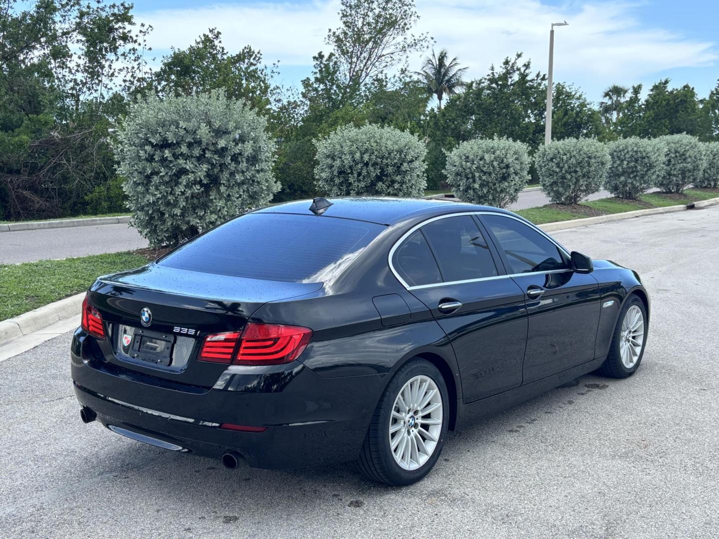 2011 BLACK /OYSTER BMW 5-Series 535i (WBAFR7C55BC) with an 3.0L L6 DOHC 24V engine, located at 11170 Summerlin Square Dr., Fort Myers Beach, FL, 33931, (239) 999-7777, 26.493546, -81.941628 - We have financing available and we accept trades! Fill out a credit application on our website or come by today! If you have any questions, give us a call at (239) 999 - 7777 or visit our website at firstautocredit.com. 11170 Summerlin Square Dr, Fort Myers Beach, FL 33931 - Photo#6