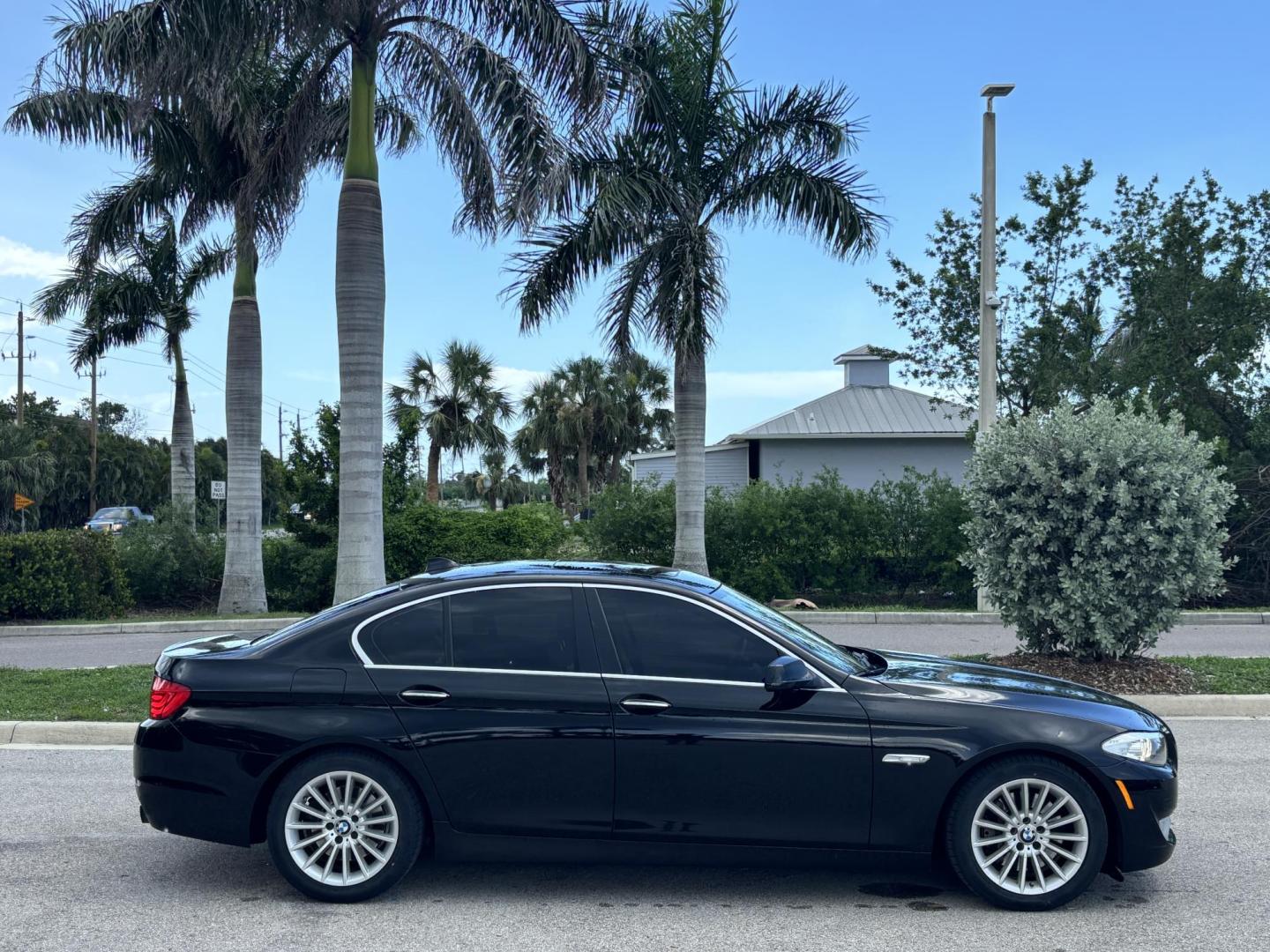 2011 BLACK /OYSTER BMW 5-Series 535i (WBAFR7C55BC) with an 3.0L L6 DOHC 24V engine, located at 11170 Summerlin Square Dr., Fort Myers Beach, FL, 33931, (239) 999-7777, 26.493546, -81.941628 - We have financing available and we accept trades! Fill out a credit application on our website or come by today! If you have any questions, give us a call at (239) 999 - 7777 or visit our website at firstautocredit.com. 11170 Summerlin Square Dr, Fort Myers Beach, FL 33931 - Photo#3
