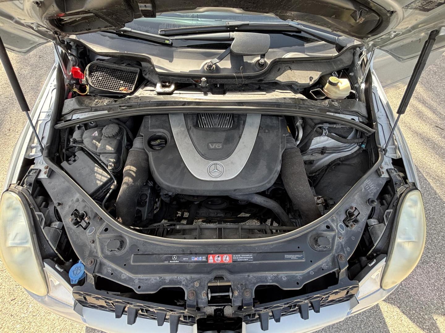 2006 SILVER /BLACK Mercedes-Benz R-Class R350 (4JGCB65E76A) with an 3.5L V6 DOHC 24V engine, 7-Speed Automatic Overdrive transmission, located at 11170 Summerlin Square Dr., Fort Myers Beach, FL, 33931, (239) 999-7777, 26.493546, -81.941628 - As Is Not Eligible for Buy Here Pay Here - Photo#51