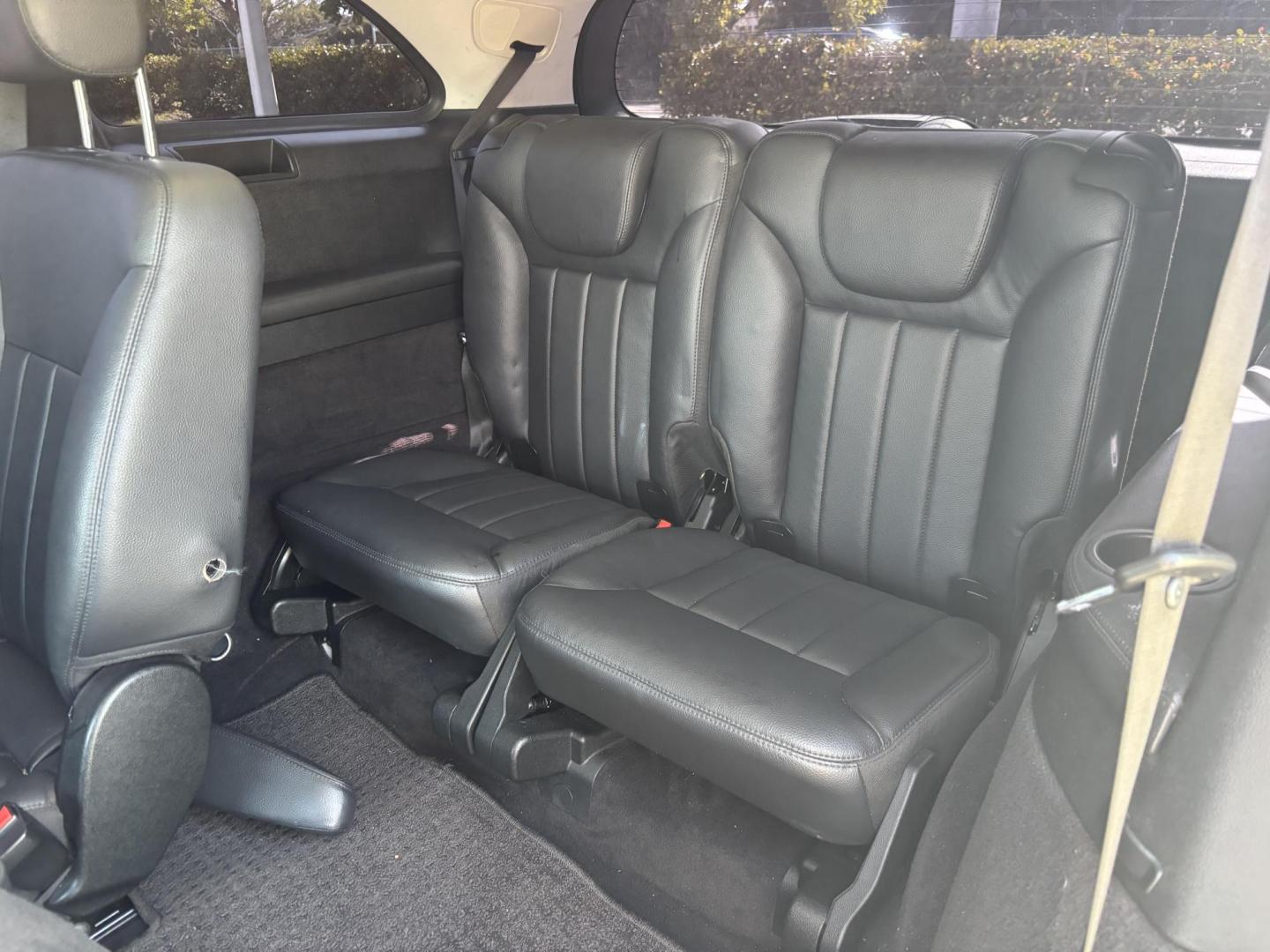 2006 SILVER /BLACK Mercedes-Benz R-Class R350 (4JGCB65E76A) with an 3.5L V6 DOHC 24V engine, 7-Speed Automatic Overdrive transmission, located at 11170 Summerlin Square Dr., Fort Myers Beach, FL, 33931, (239) 999-7777, 26.493546, -81.941628 - As Is Not Eligible for Buy Here Pay Here - Photo#25