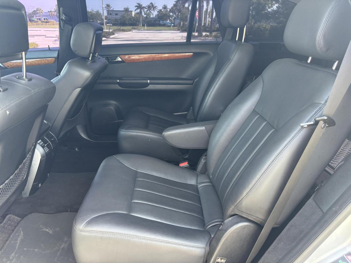 2006 SILVER /BLACK Mercedes-Benz R-Class R350 (4JGCB65E76A) with an 3.5L V6 DOHC 24V engine, 7-Speed Automatic Overdrive transmission, located at 11170 Summerlin Square Dr., Fort Myers Beach, FL, 33931, (239) 999-7777, 26.493546, -81.941628 - As Is Not Eligible for Buy Here Pay Here - Photo#24