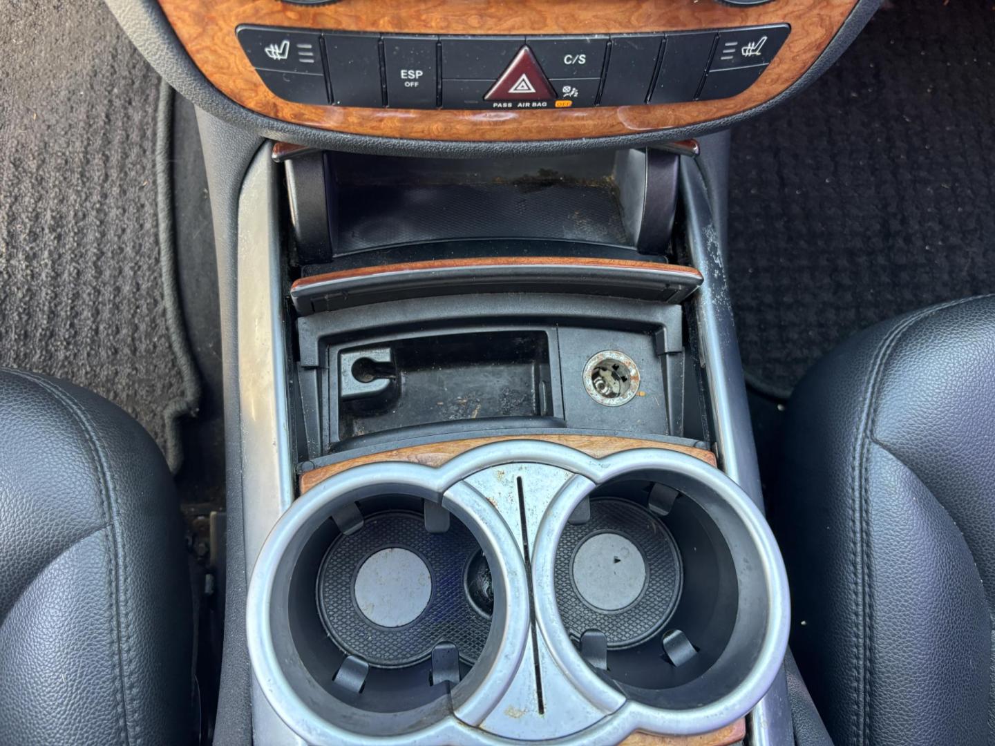 2006 SILVER /BLACK Mercedes-Benz R-Class R350 (4JGCB65E76A) with an 3.5L V6 DOHC 24V engine, 7-Speed Automatic Overdrive transmission, located at 11170 Summerlin Square Dr., Fort Myers Beach, FL, 33931, (239) 999-7777, 26.493546, -81.941628 - As Is Not Eligible for Buy Here Pay Here - Photo#37
