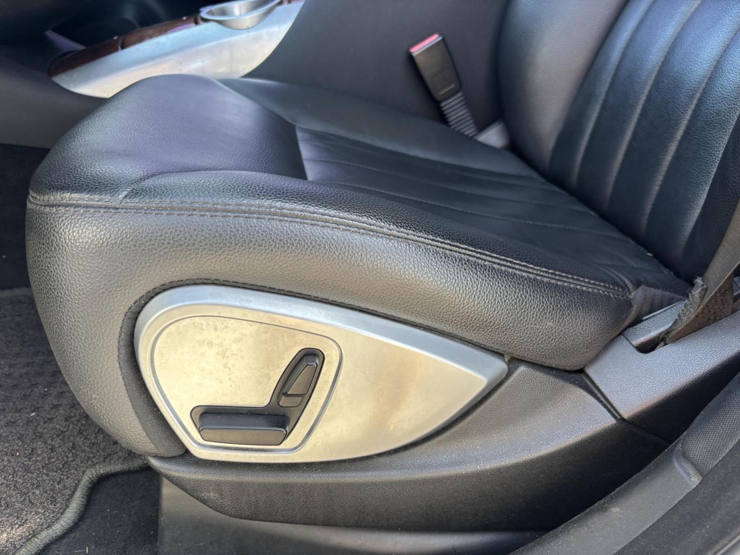 2006 SILVER /BLACK Mercedes-Benz R-Class R350 (4JGCB65E76A) with an 3.5L V6 DOHC 24V engine, 7-Speed Automatic Overdrive transmission, located at 11170 Summerlin Square Dr., Fort Myers Beach, FL, 33931, (239) 999-7777, 26.493546, -81.941628 - As Is Not Eligible for Buy Here Pay Here - Photo#16