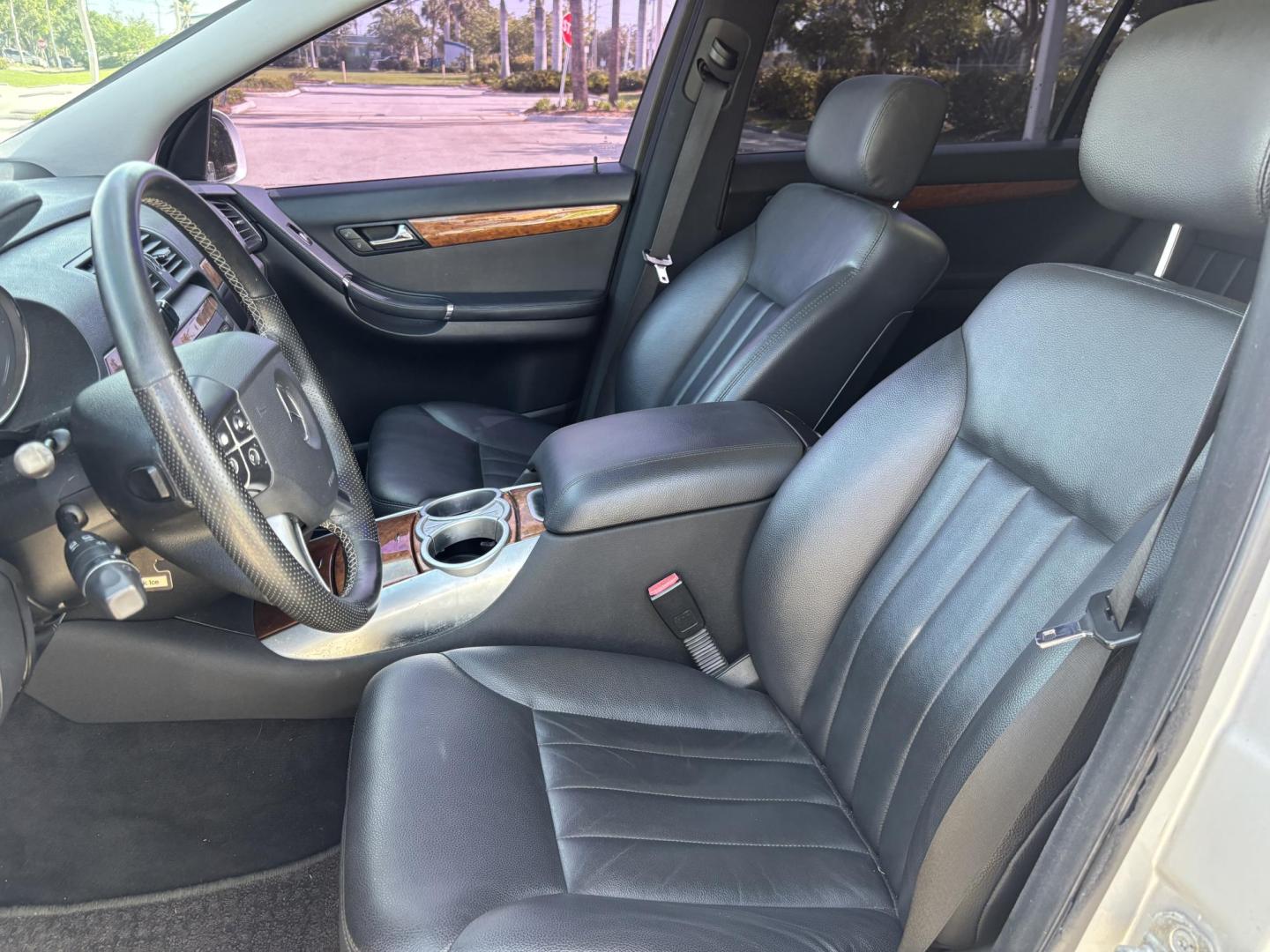 2006 SILVER /BLACK Mercedes-Benz R-Class R350 (4JGCB65E76A) with an 3.5L V6 DOHC 24V engine, 7-Speed Automatic Overdrive transmission, located at 11170 Summerlin Square Dr., Fort Myers Beach, FL, 33931, (239) 999-7777, 26.493546, -81.941628 - As Is Not Eligible for Buy Here Pay Here - Photo#15