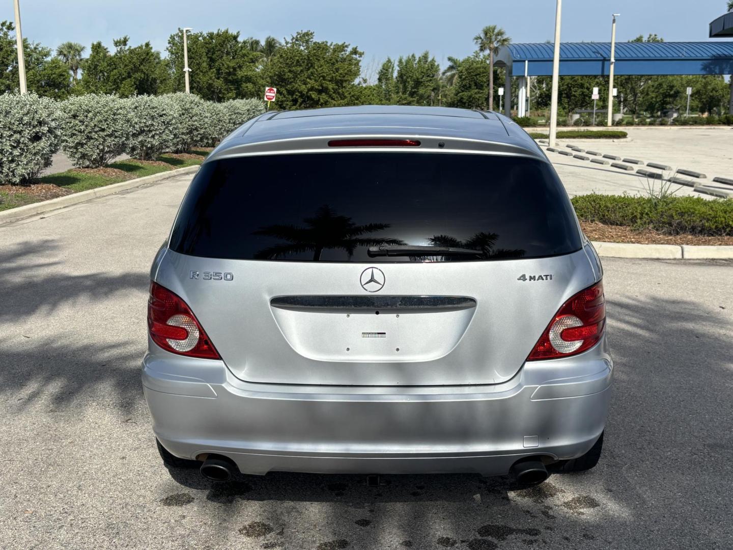 2006 SILVER /BLACK Mercedes-Benz R-Class R350 (4JGCB65E76A) with an 3.5L V6 DOHC 24V engine, 7-Speed Automatic Overdrive transmission, located at 11170 Summerlin Square Dr., Fort Myers Beach, FL, 33931, (239) 999-7777, 26.493546, -81.941628 - As Is Not Eligible for Buy Here Pay Here - Photo#5