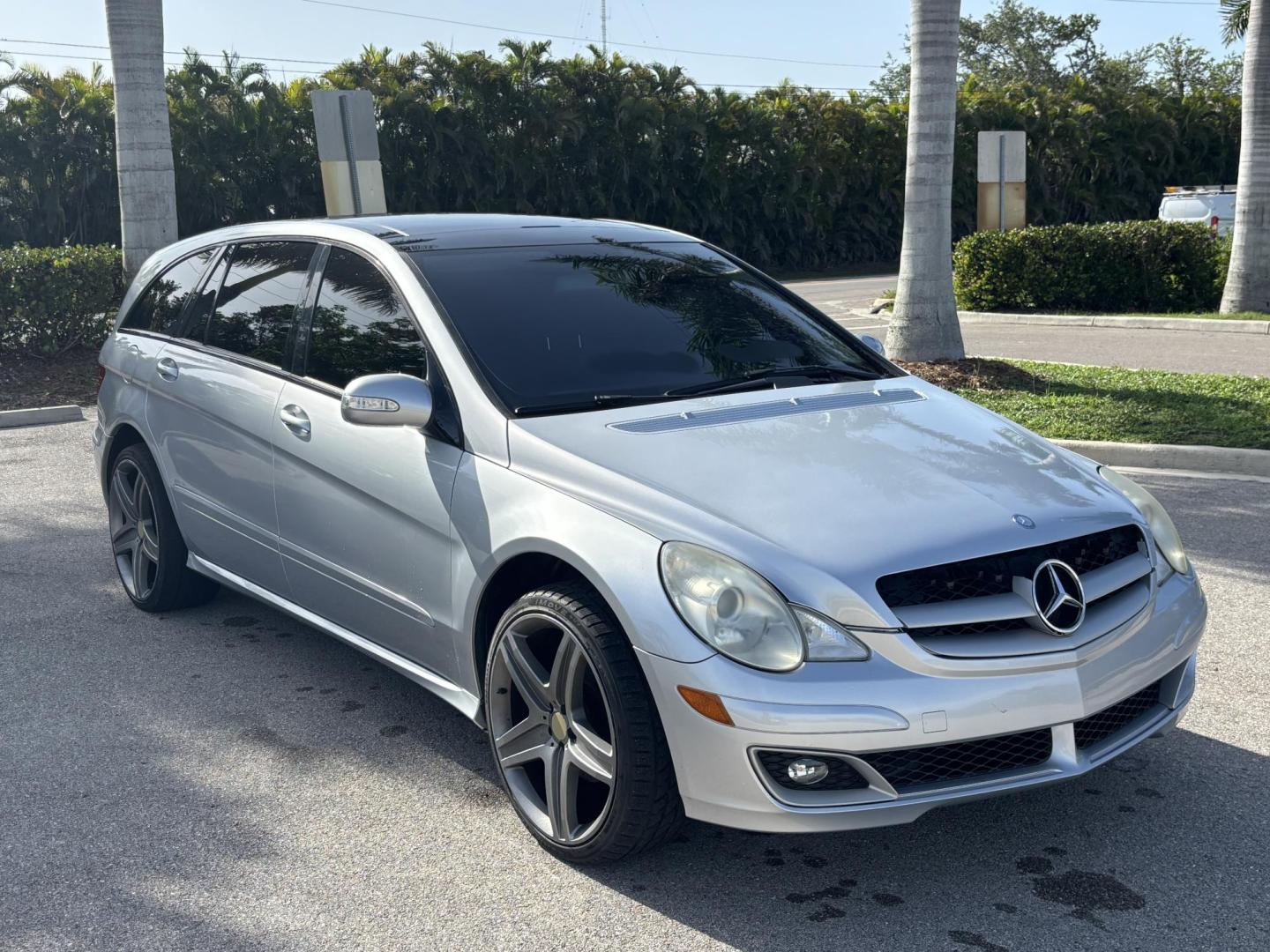 2006 SILVER /BLACK Mercedes-Benz R-Class R350 (4JGCB65E76A) with an 3.5L V6 DOHC 24V engine, 7-Speed Automatic Overdrive transmission, located at 11170 Summerlin Square Dr., Fort Myers Beach, FL, 33931, (239) 999-7777, 26.493546, -81.941628 - As Is Not Eligible for Buy Here Pay Here - Photo#2
